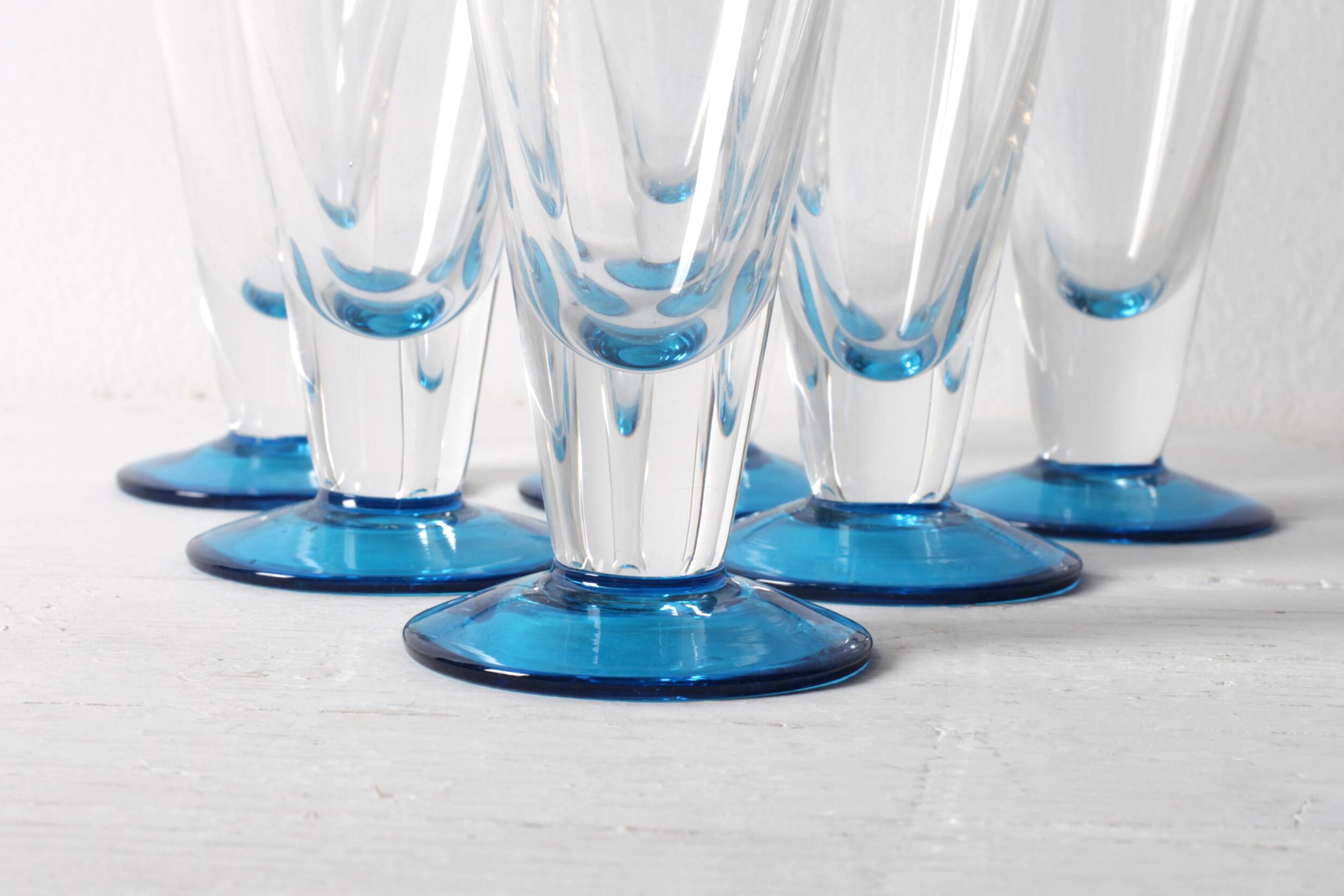 Carafe en cristal italien du milieu du siècle et ensemble de verres à tige bleue, Toscana 1970
