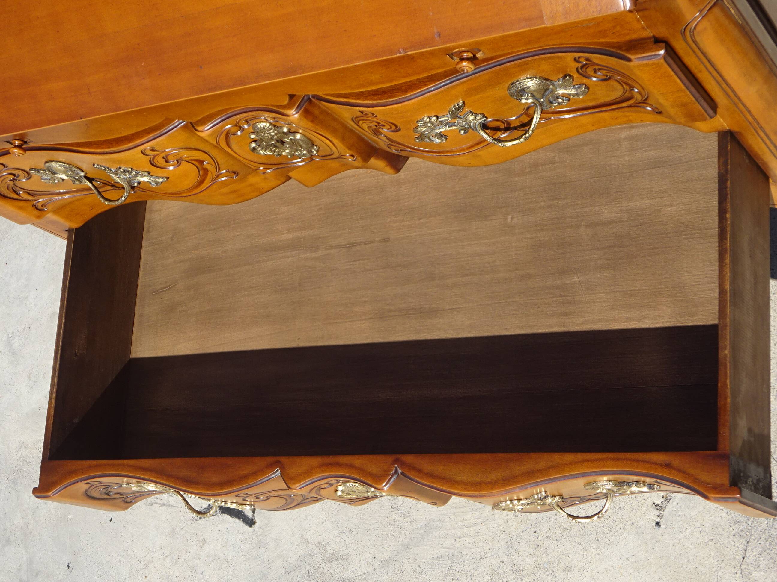 Secretary in solid cherry wood in Louis XV style.