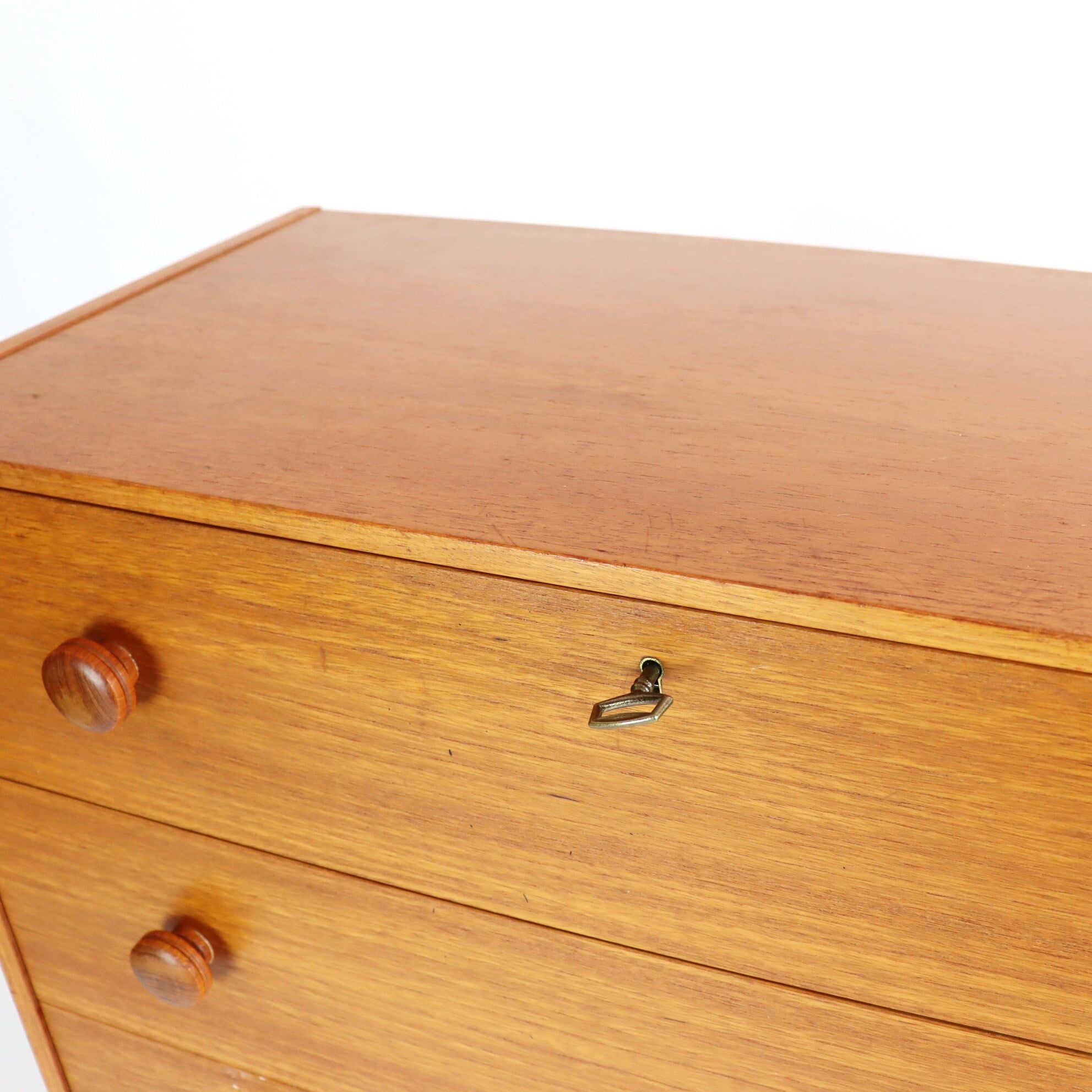 Chest of drawers six teak drawers