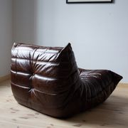 Chauffeuse et pouf Togo modèle dessiné par Michel Ducaroy 1973