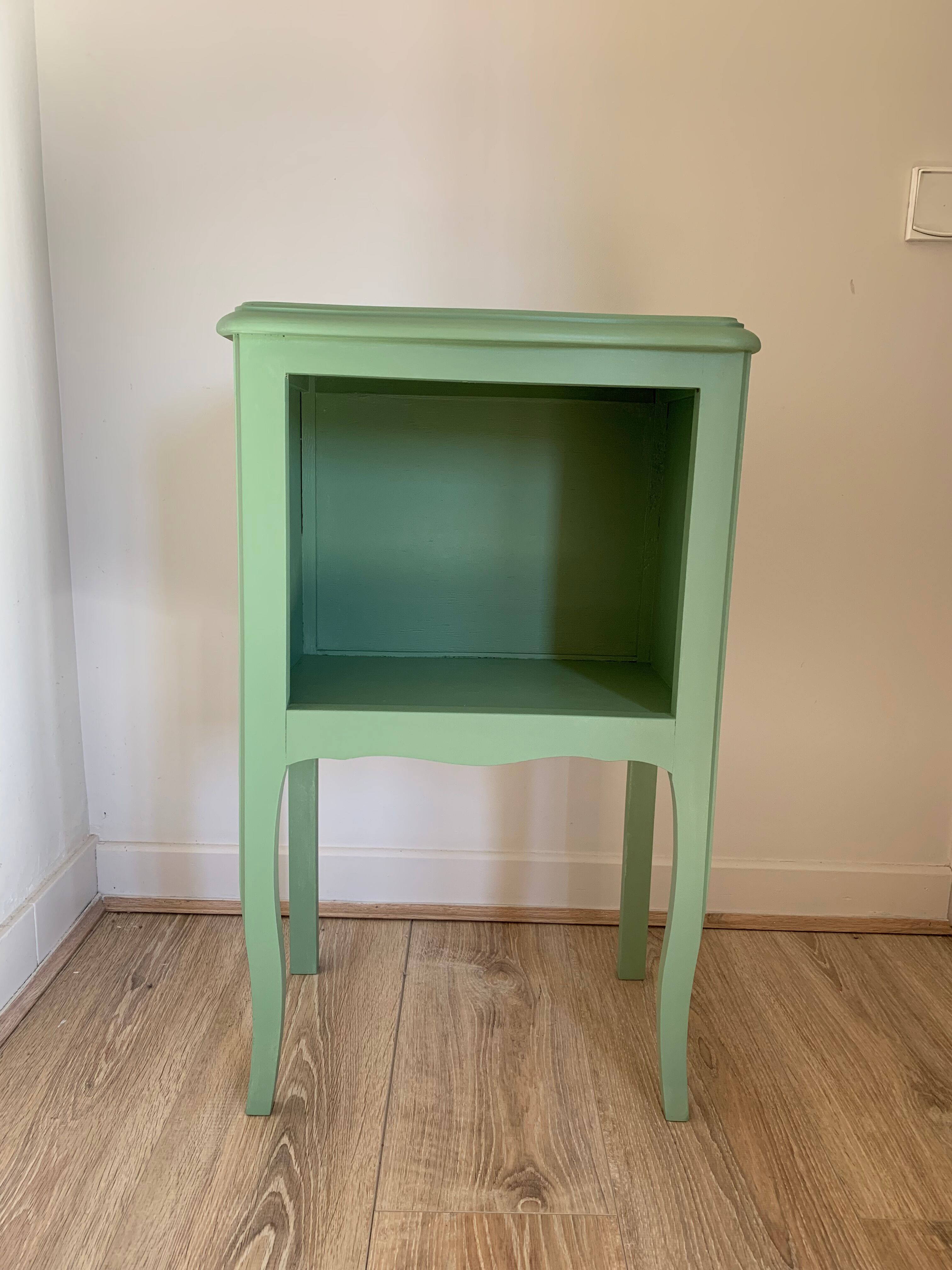 Green bedside