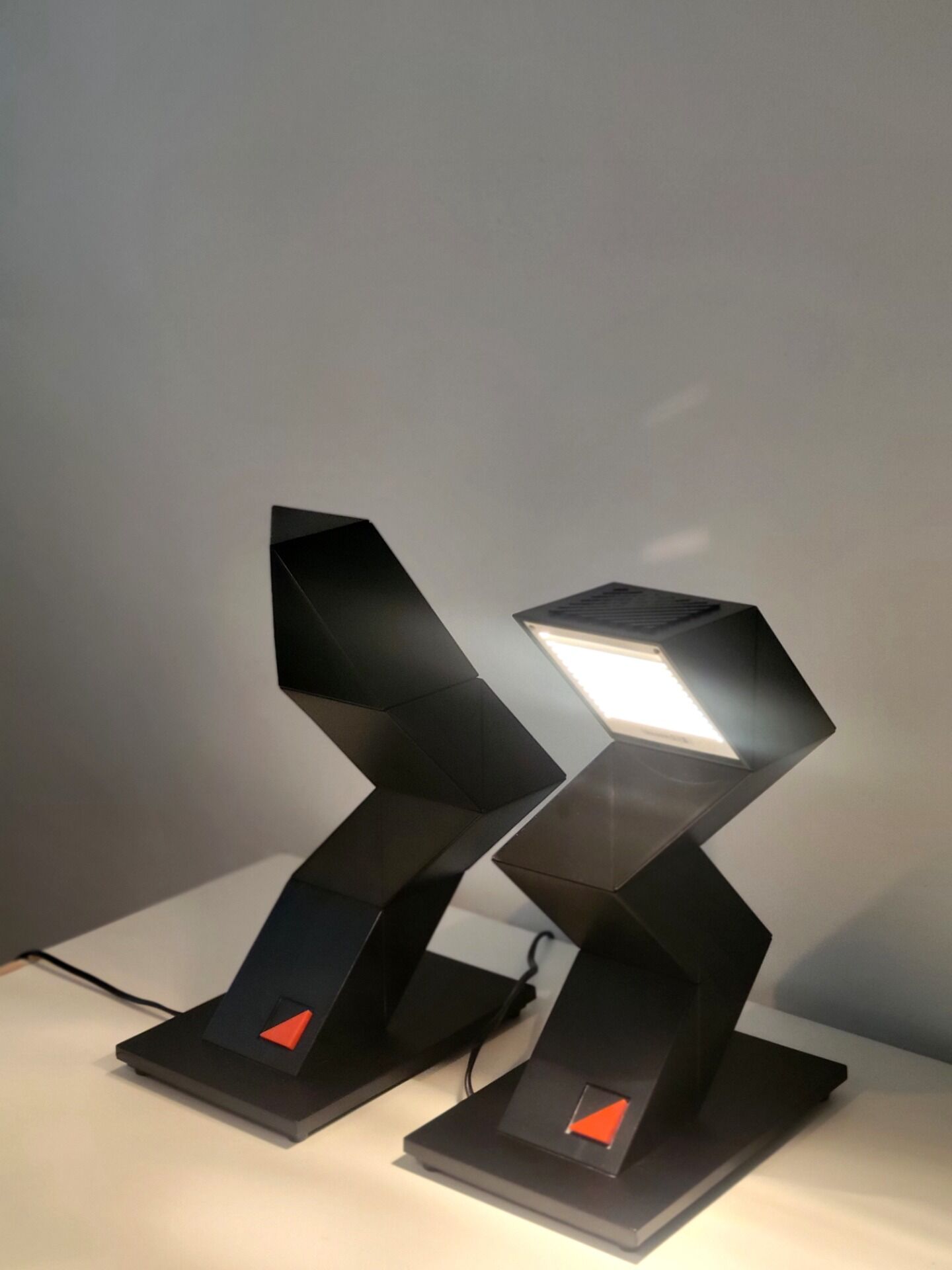 Ensemble de 2 lampes Zig Zag vintage postmodernes par Massive Belgique, 1984