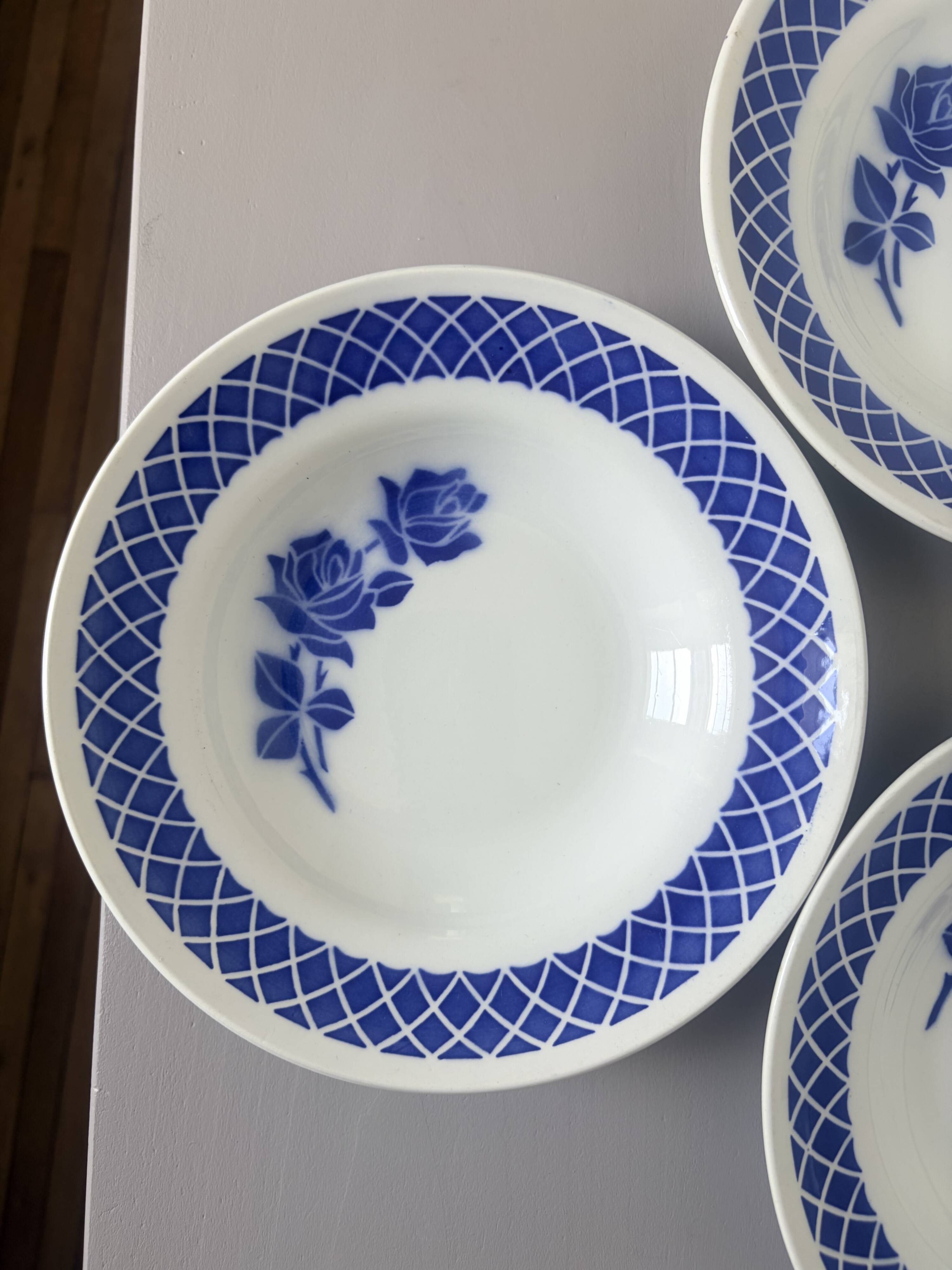 3 vintage deep plates 220638