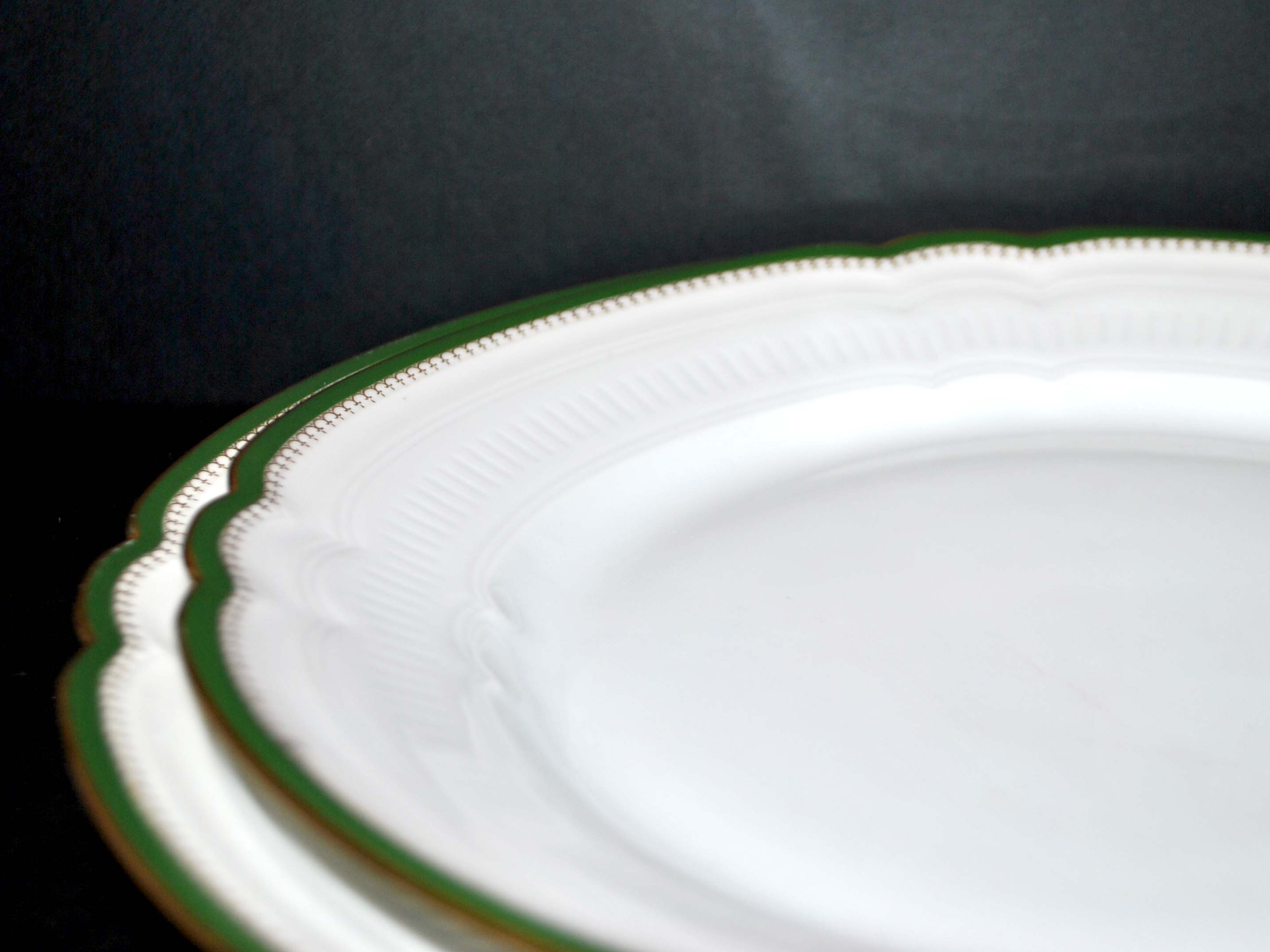 LIMOGES 2 round dishes antique chantournés in Green Gold edging porcelain "Aux Lions de Faïence Paris"