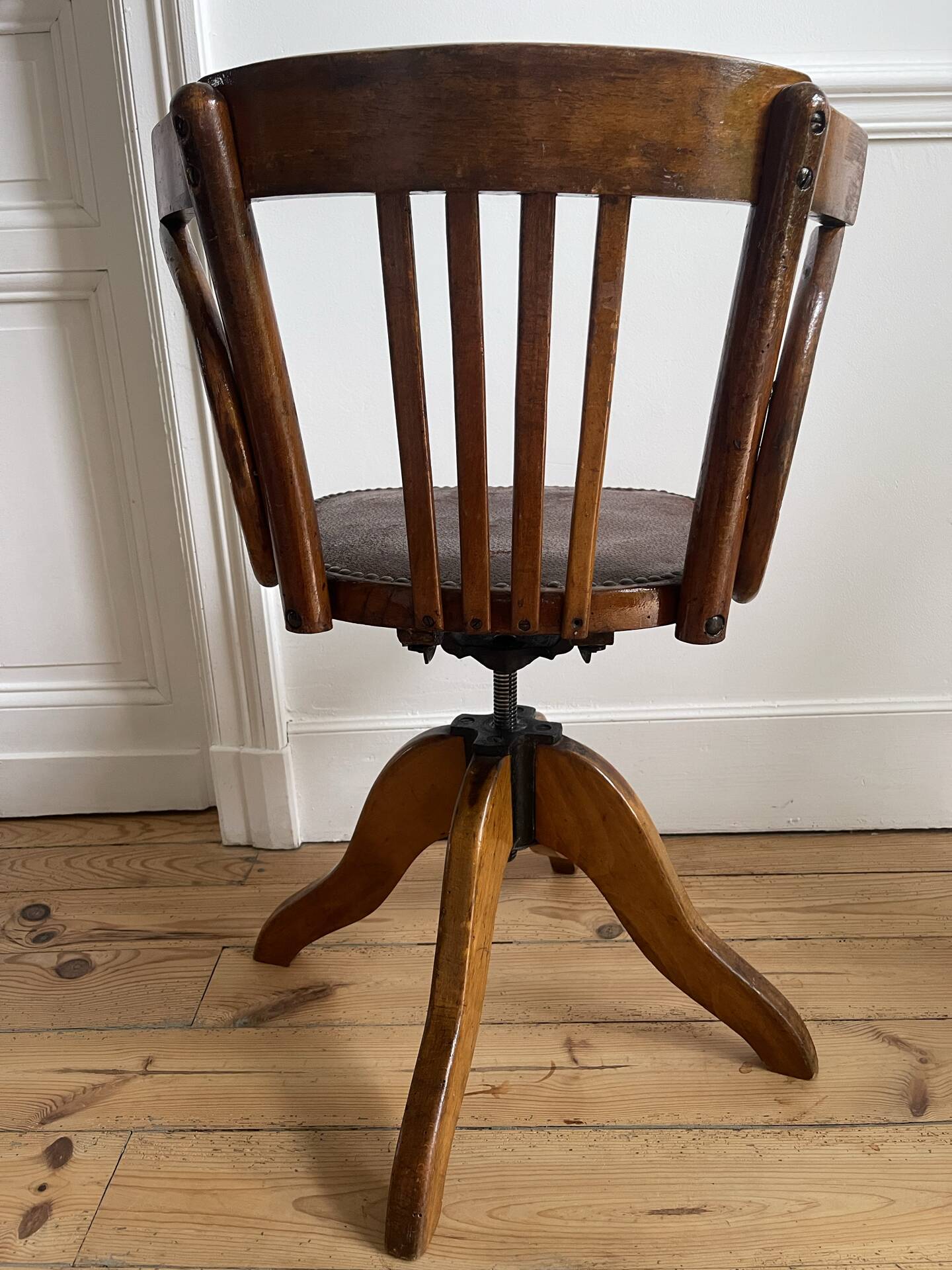 American office chair from the early 20th century.