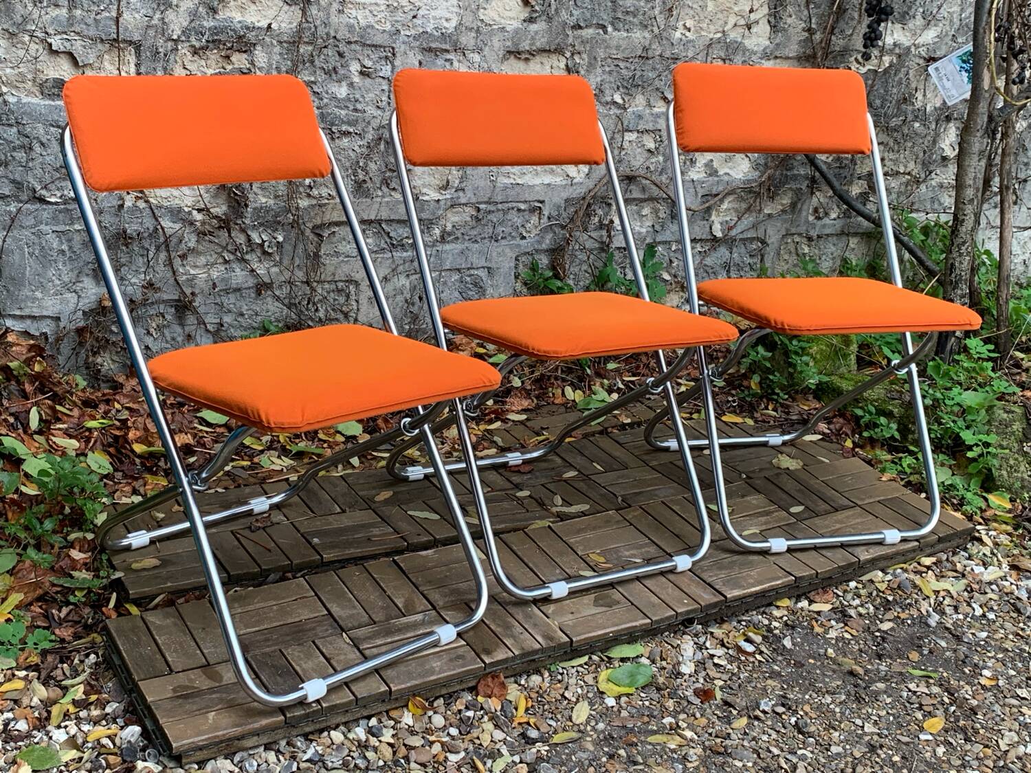 Framar orange felt folding chairs 1970