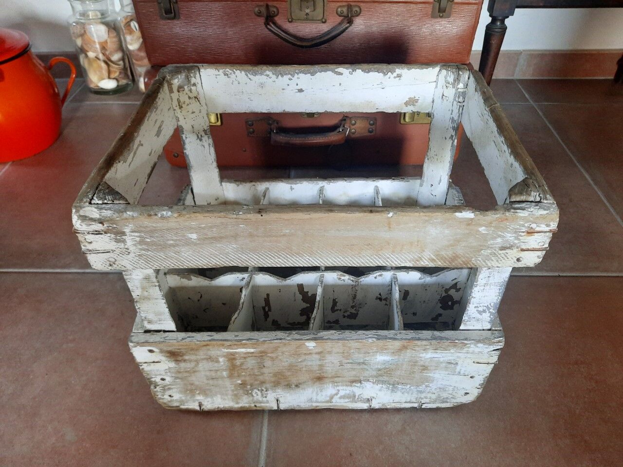 Vintage bottle case