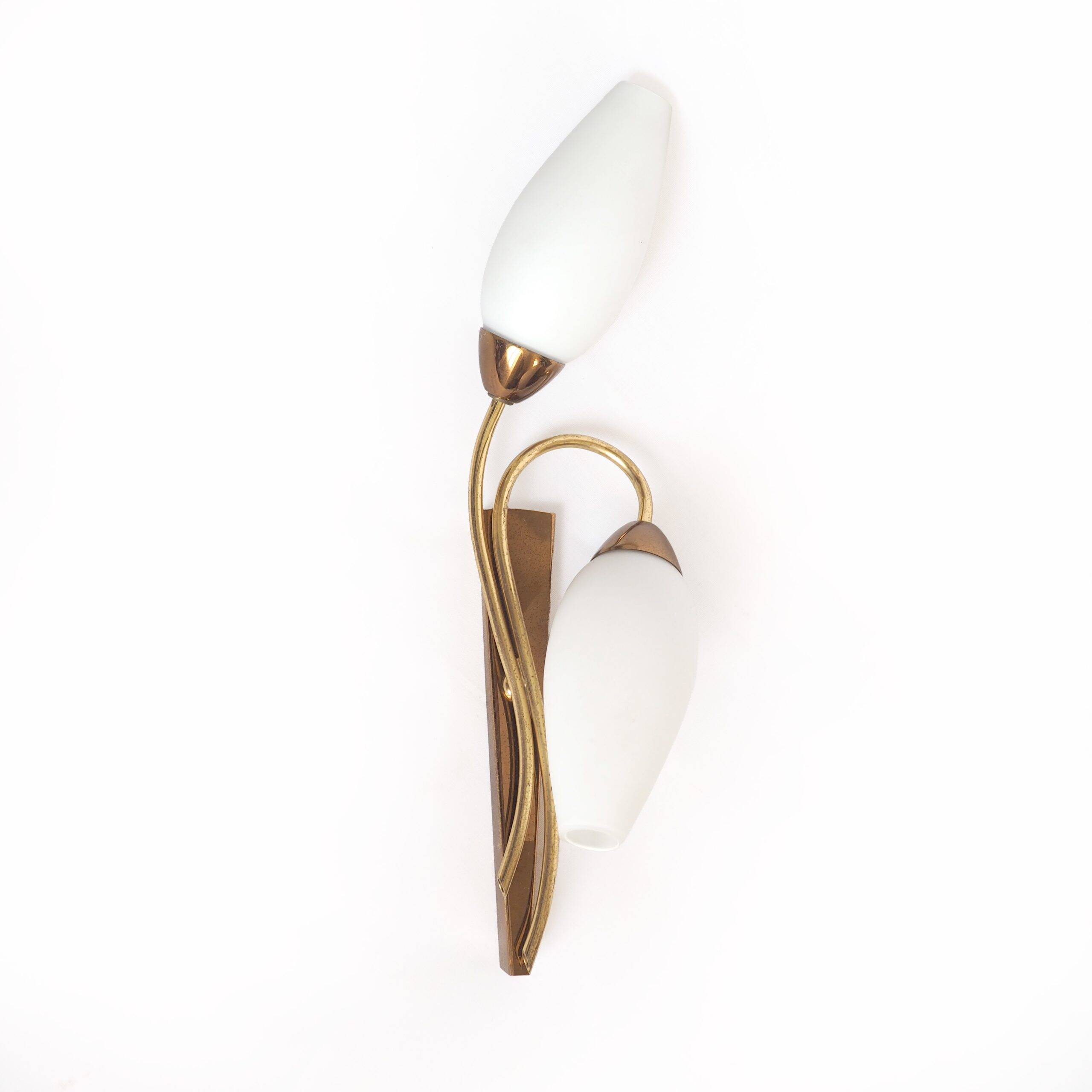 Double opaline flute wall light