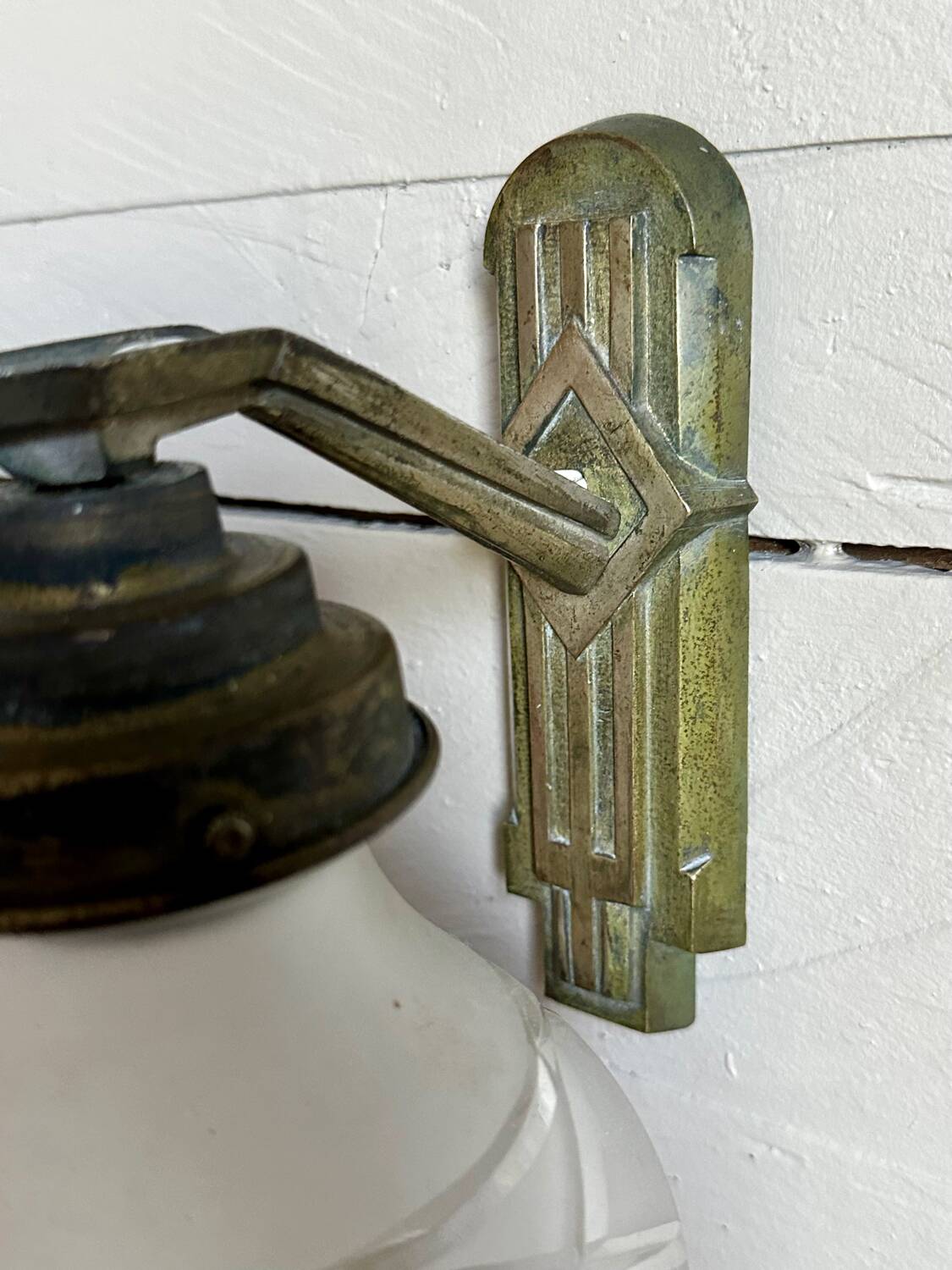 Art Deco wall lamp in metal and glass