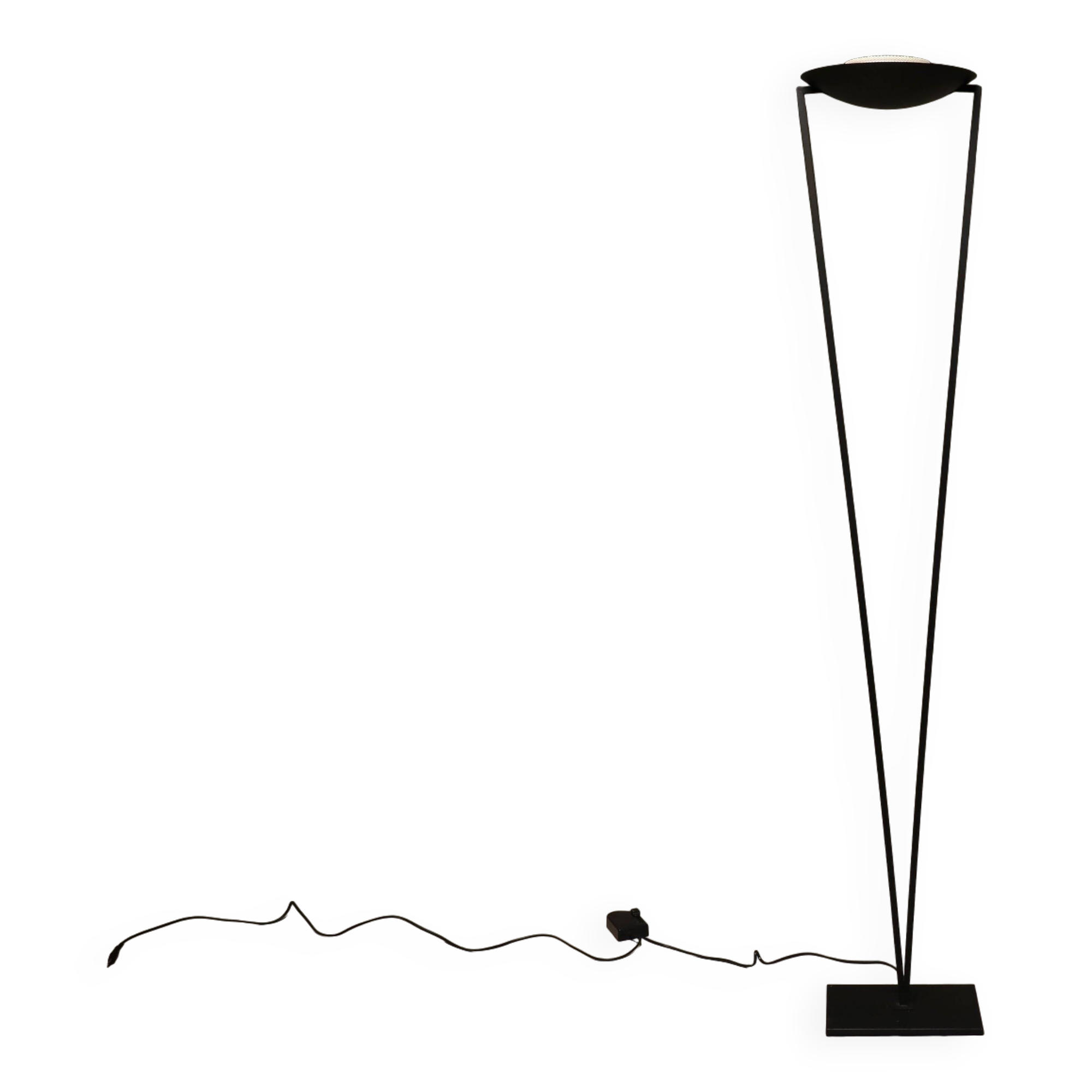 1st edition Victory floor lamp designed by Artoff for Lumen Center Italy 1980s