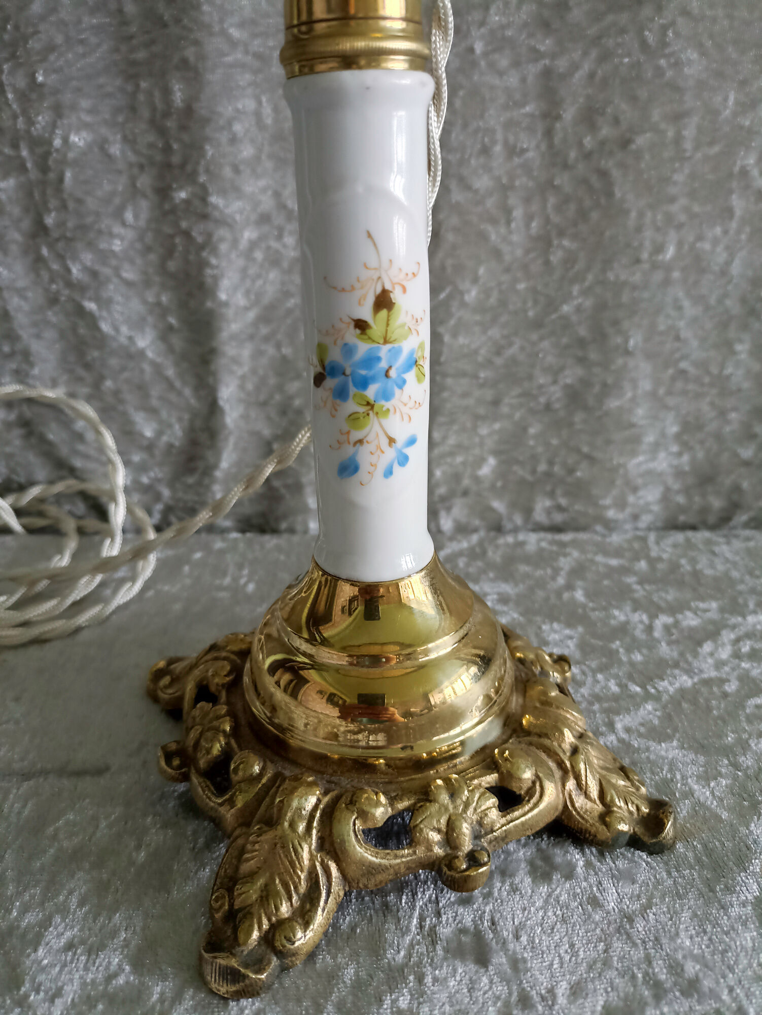 Antique lamp in bronze and ceramic