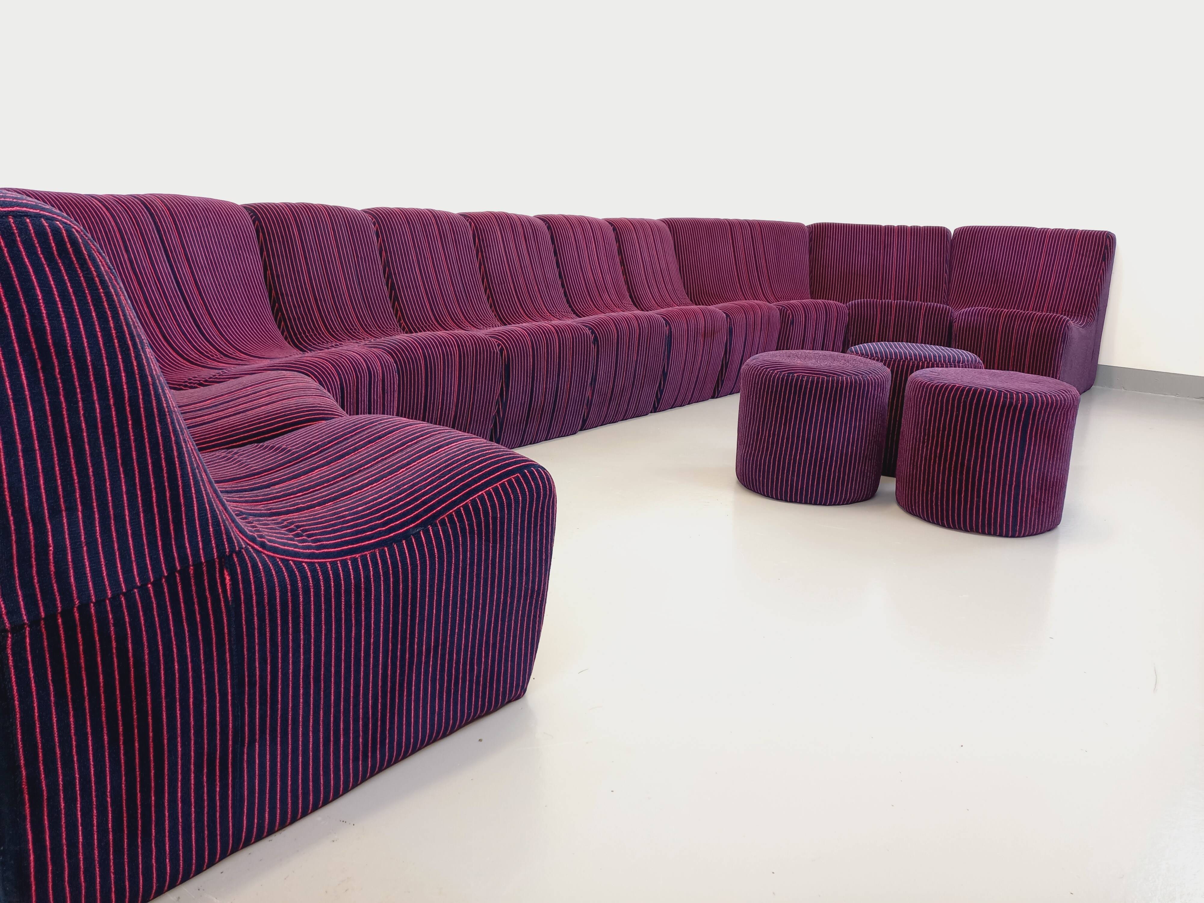 Vintage Snake modular sofa composed of 11 armchair modules and 3 velvet fabric poufs