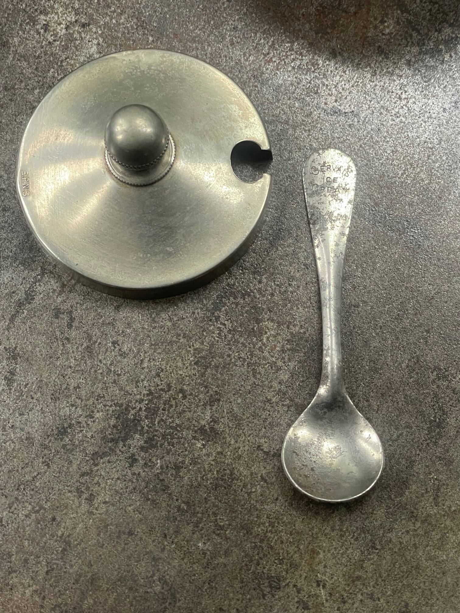 antique mustard pot in blown glass and silver-plated metal EPNS late 19th century