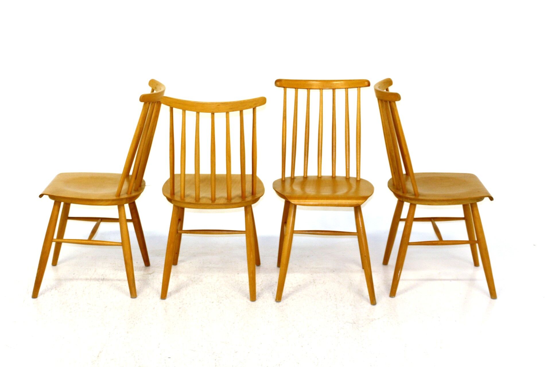 Set de 4 chaises "Pinnstol" en hêtre Suède 1960