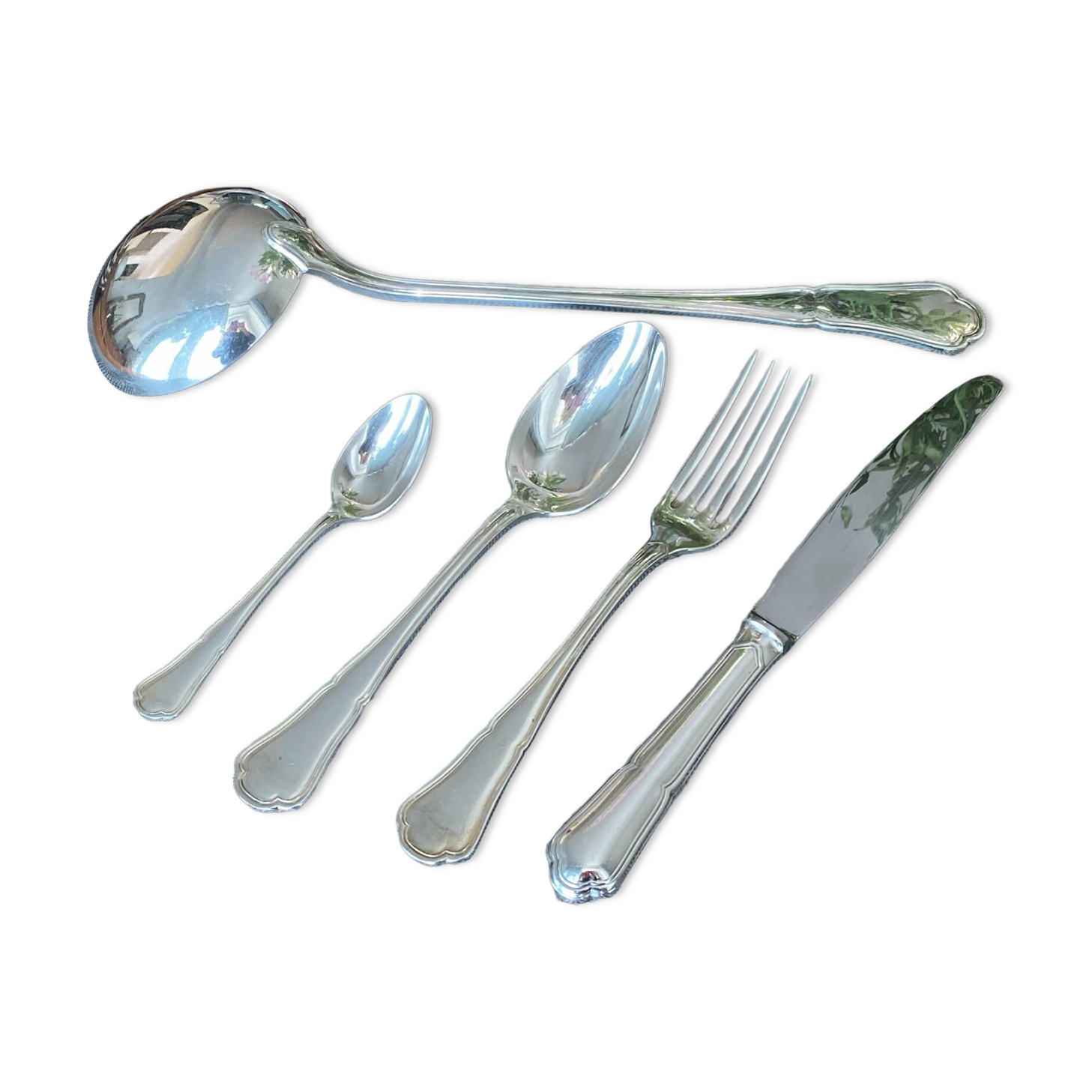 Ercuis 49-piece silver-plated cutlery set with Victoria knives