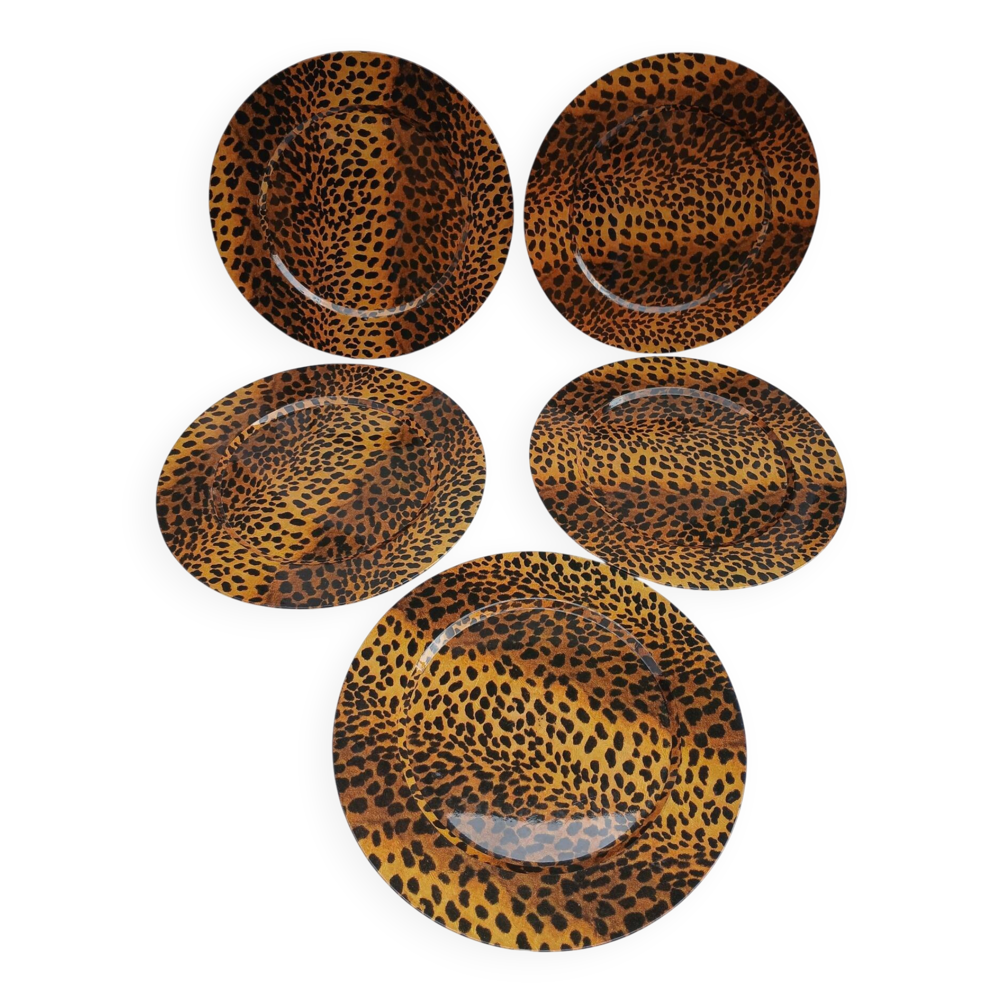 5 large flat plastic plates