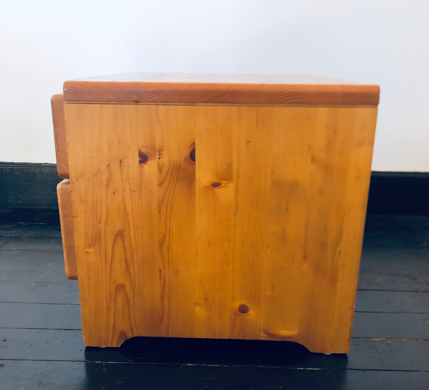 Bedside table assigned to Charlotte Perriand for Les Arcs, in pine, circa 1960.