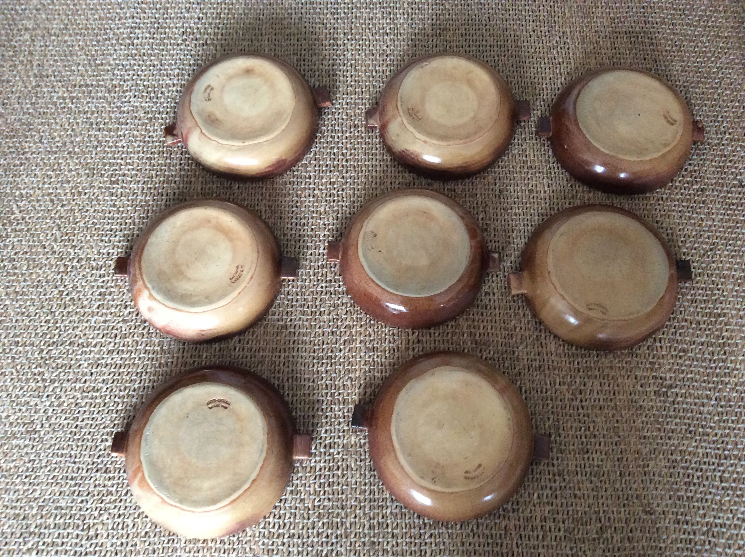 8 dishes in glazed terracotta