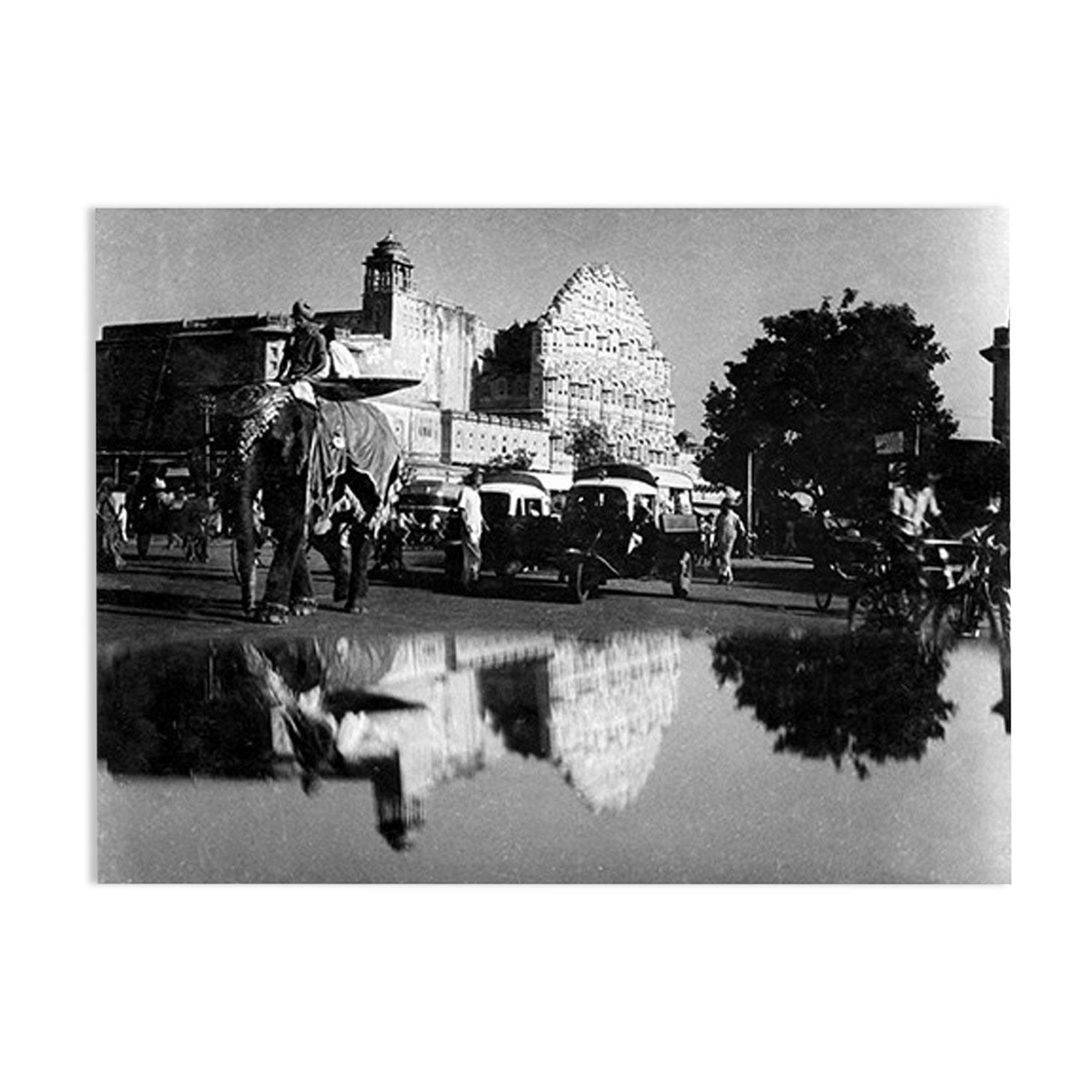Jaipur, photograph of the palace of the winds and its reflection