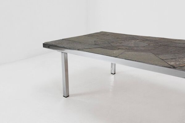 Table basse brutaliste fabriquée à la main et signée par Pia Manu, années 1960
