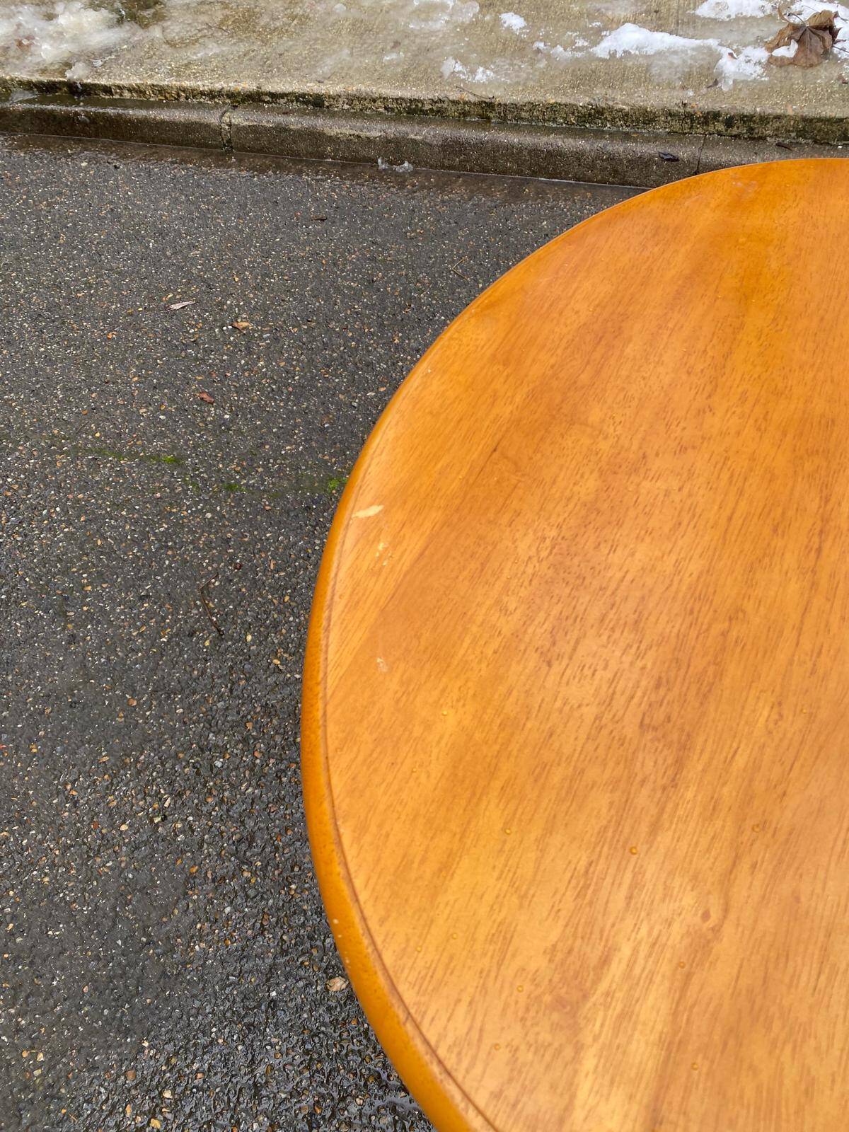 Round oval side table in carved solid wood from the 20th century.