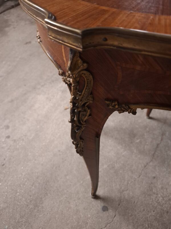 Table d'appoint guéridon type Louis XV en marqueterie