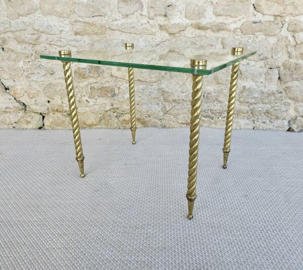 Bout de canapé, en verre et pieds torsadés en métal doré