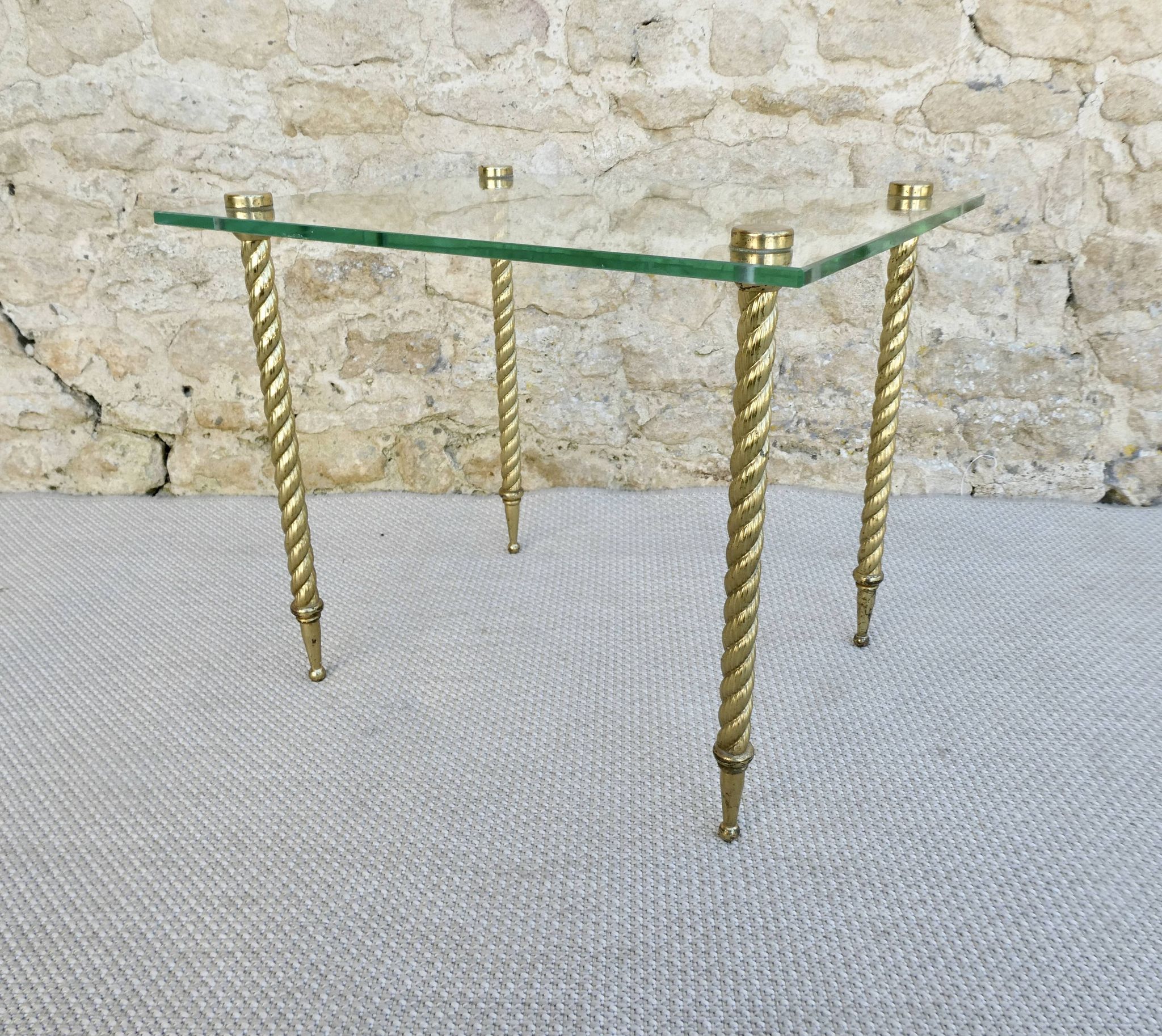 End of sofa, glass and twisted legs in gilded metal