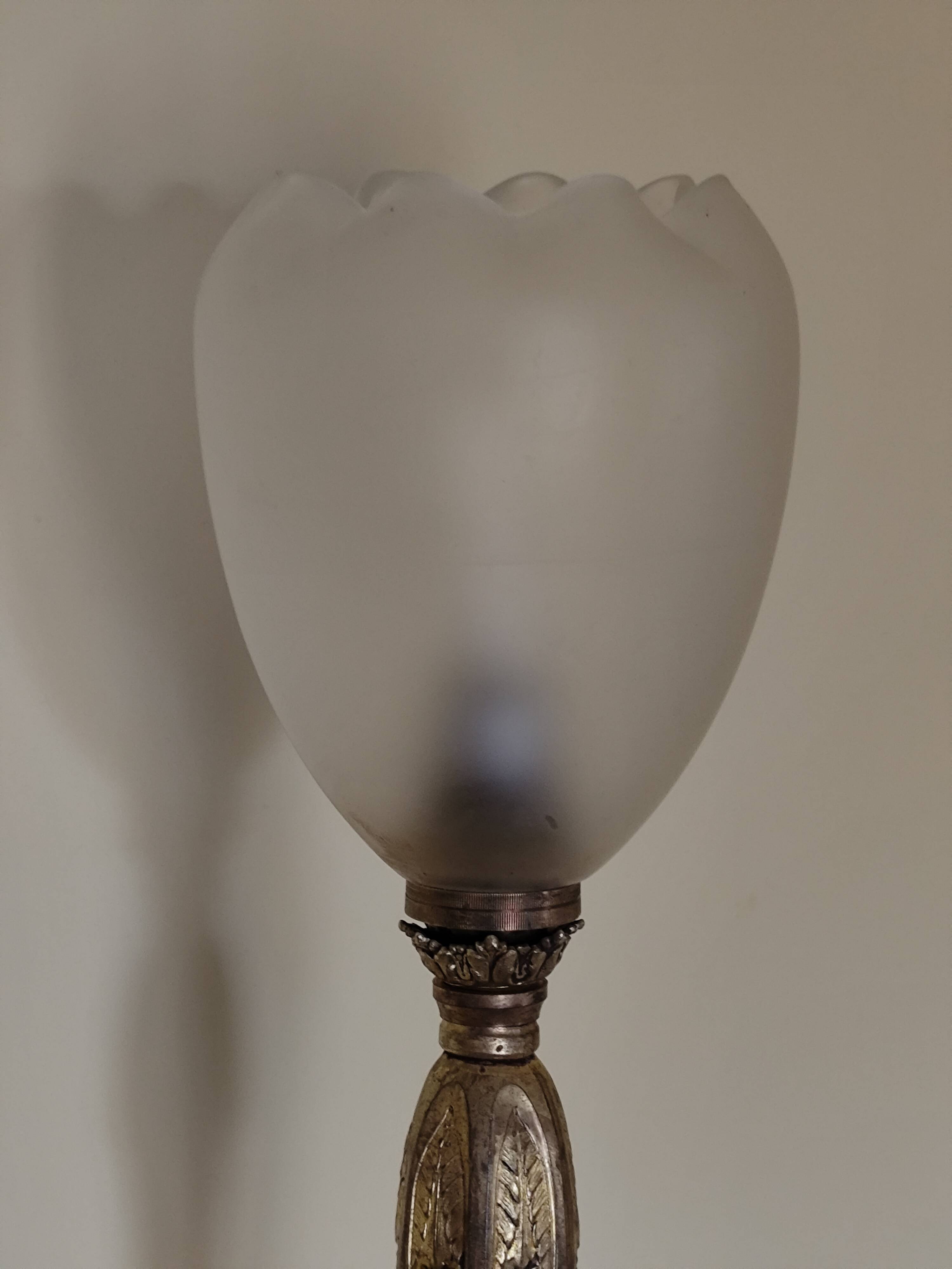Lamp with a 19th-century chiseled bronze base and antique glass shade