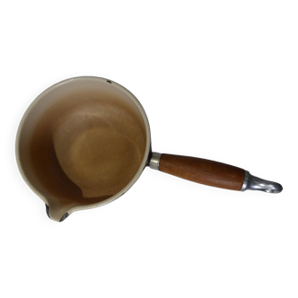 Le creuset saucepan with pouring spout 211287