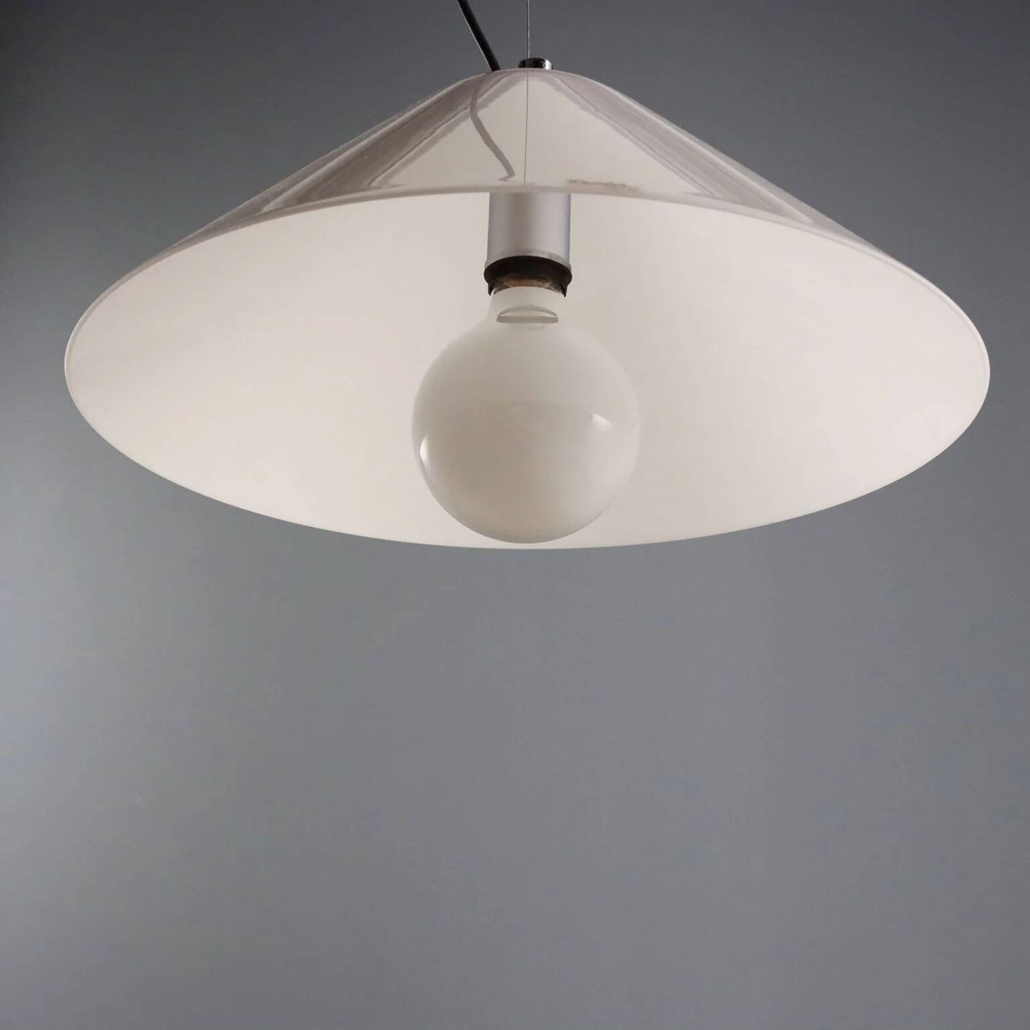 Vintage iGuzzini ceiling light in plastic, Italian design, 1970s.