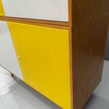Armoire U-450 en placage de chêne, variante jaune et blanc, Jiří Jiroutek pour Inte