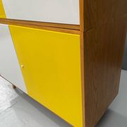 Armoire U-450 en placage de chêne, variante jaune et blanc, Jiří Jiroutek pour Inte