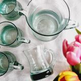 Set of 6 handle glasses and 1 puffed glass jug