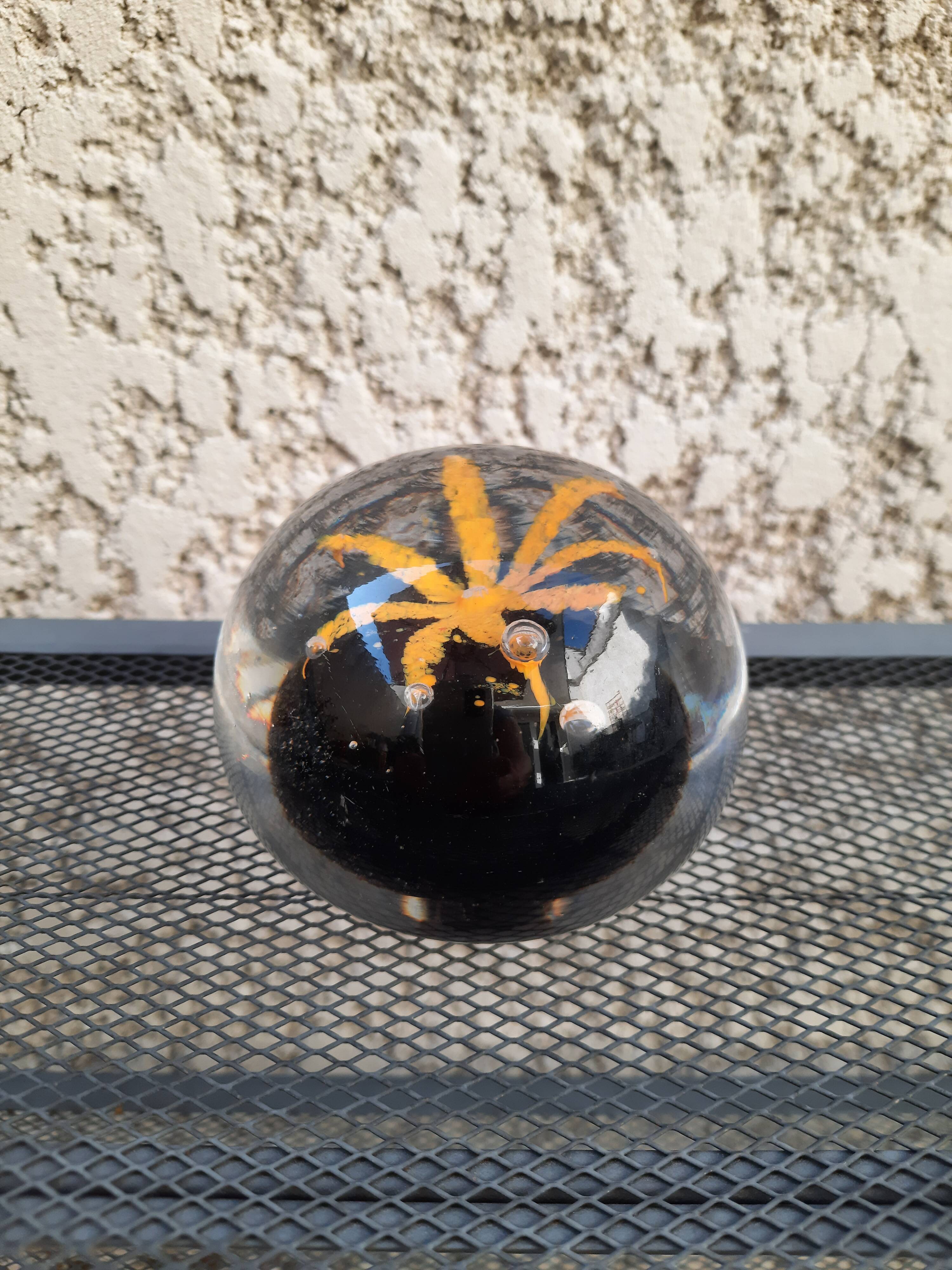 Sulfide-paper press made of glass, black & yellow, star décor.