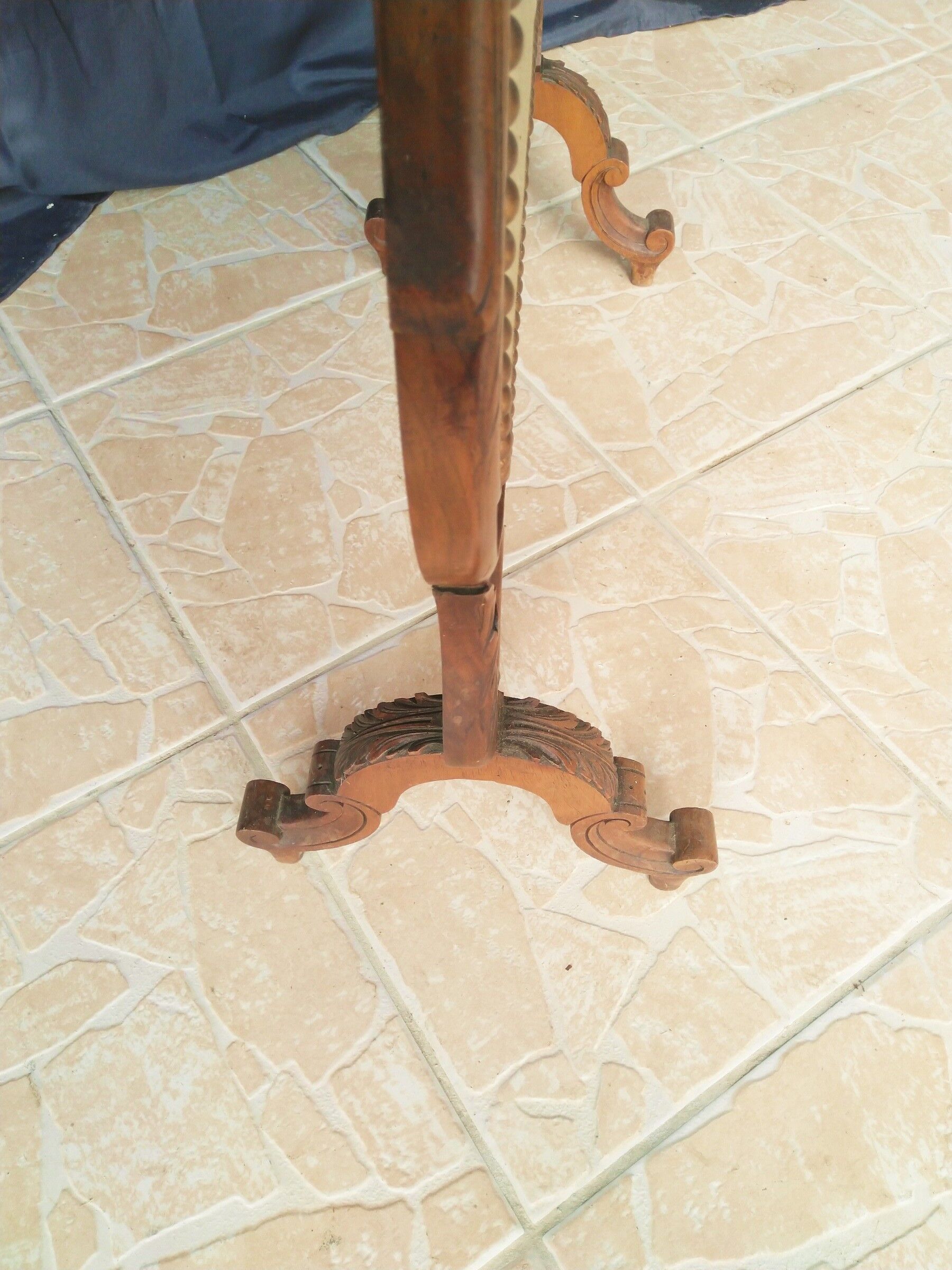 Louis XV Rocaille style firewall in walnut