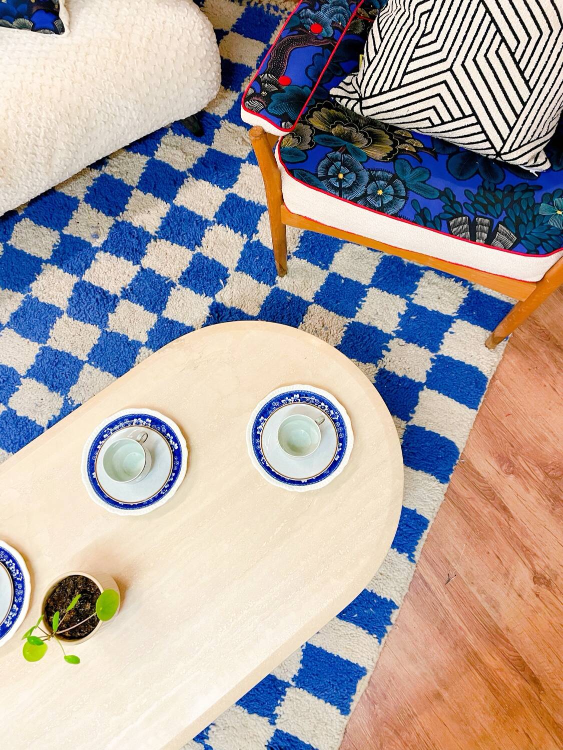 Coffee table in solid wood, 70s style.