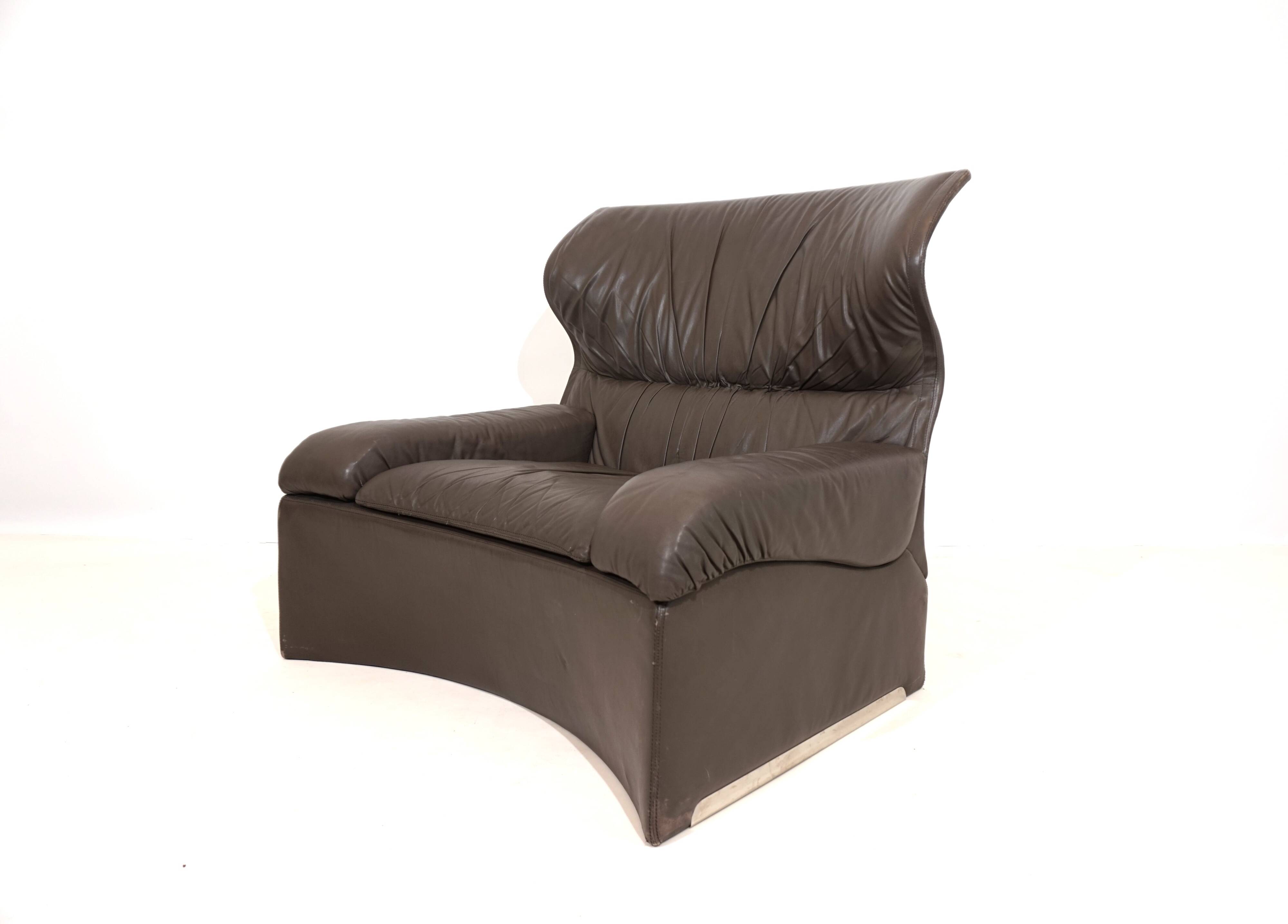 Saporiti Vela Alta leather armchair with ottoman by Giovanni Offredi