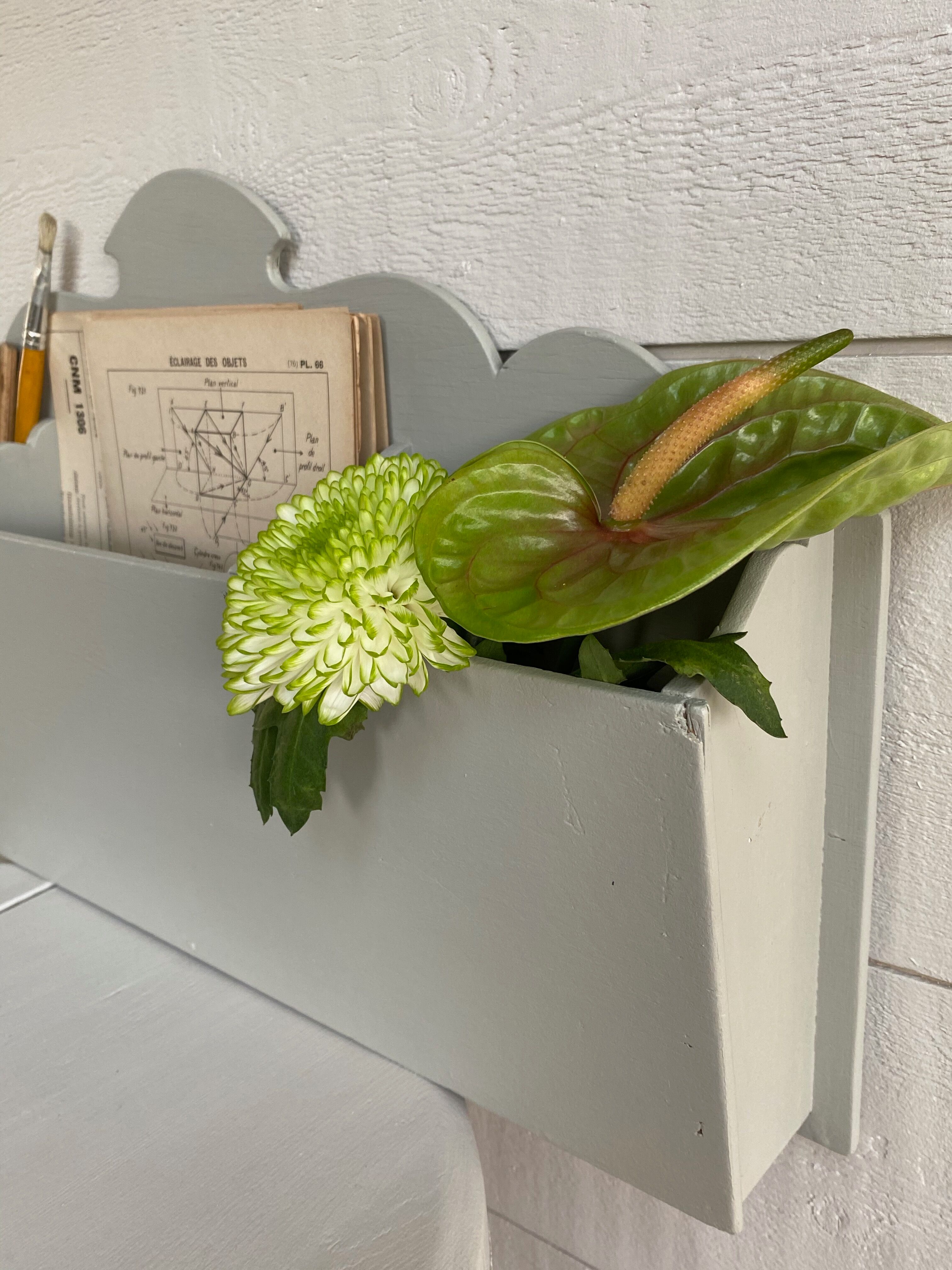 Compartmentalized shelf, mail storage