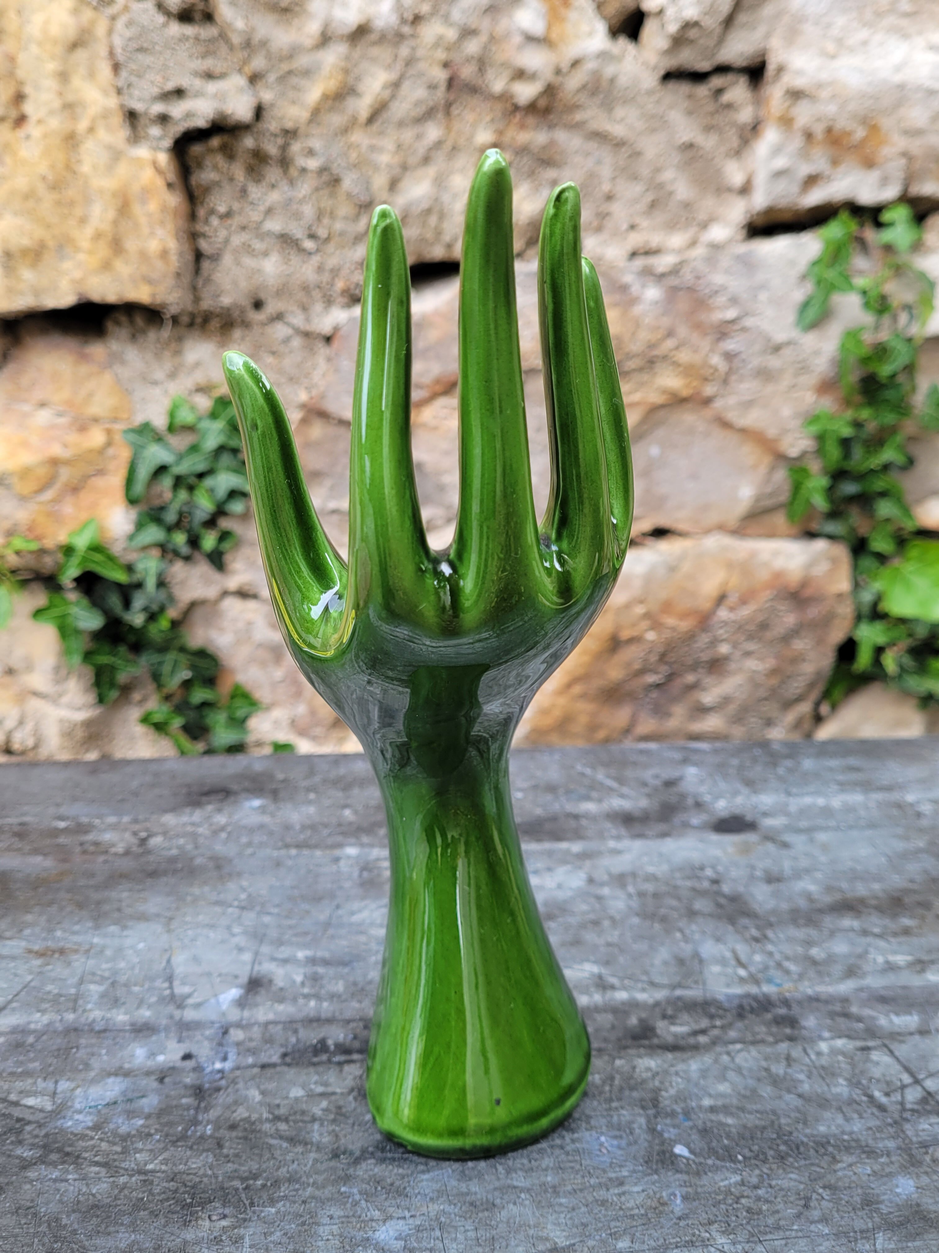 Hand-shaped baguier vase