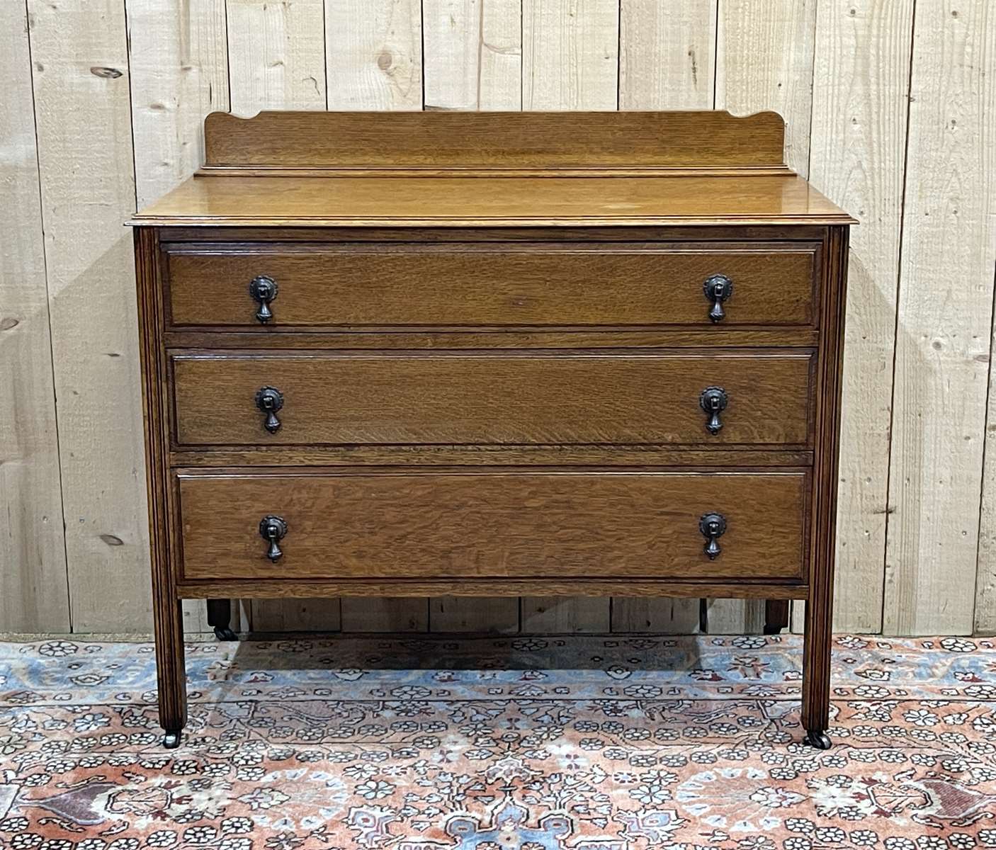 Commode anglaise en chêne des années 1930
