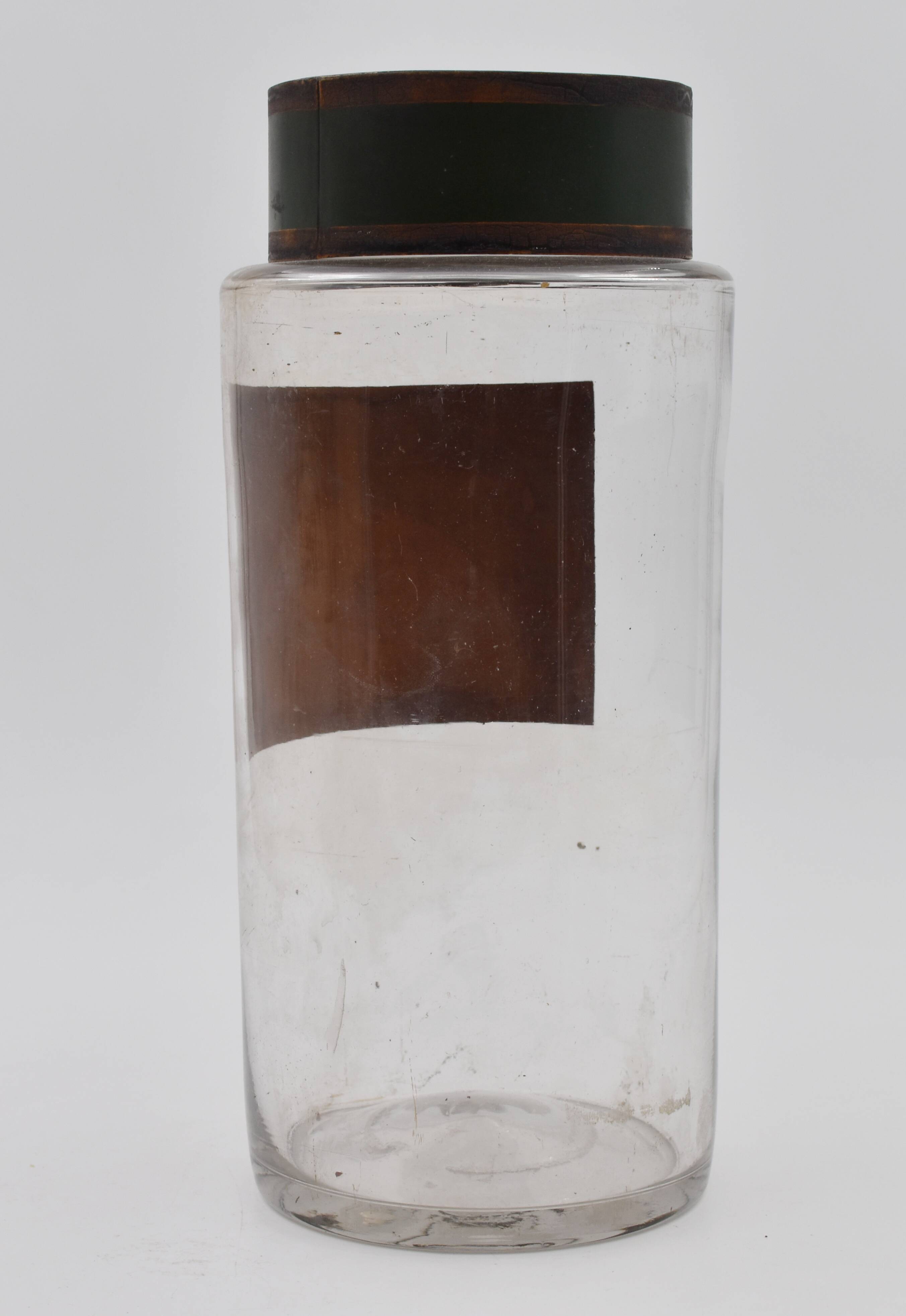 Bottle of ancient aphoticaria Cloves