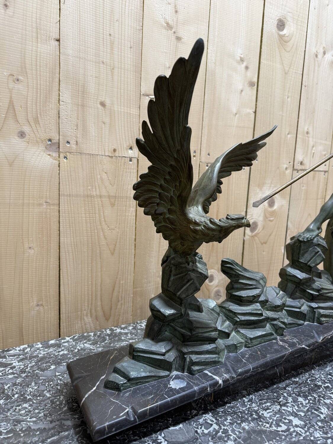 Regule Déco "Man hunting an eagle"