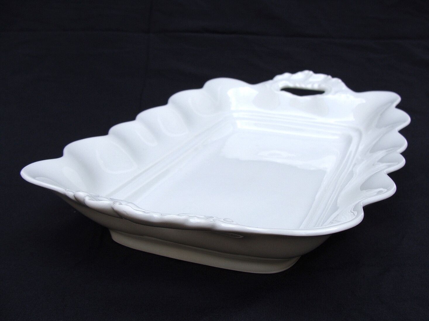 Ceramic asparagus dish 1900