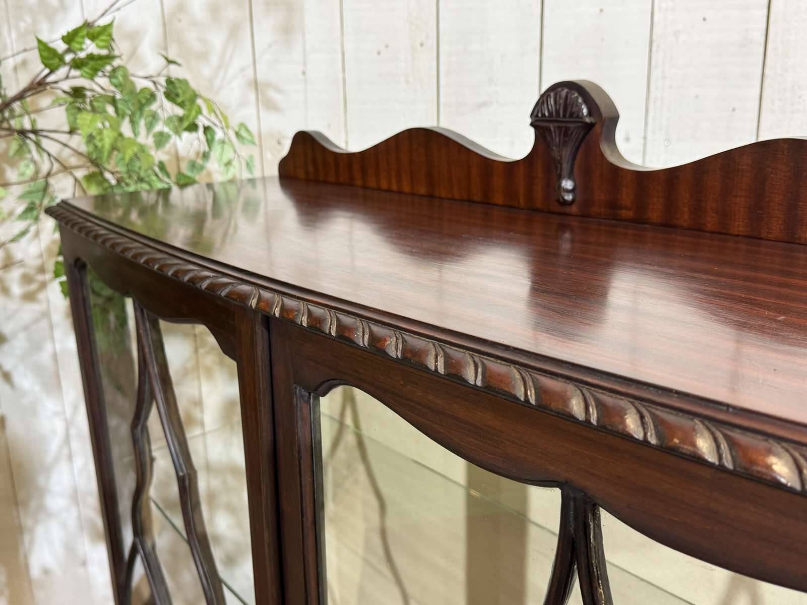 1930s English display cabinet in mahogany