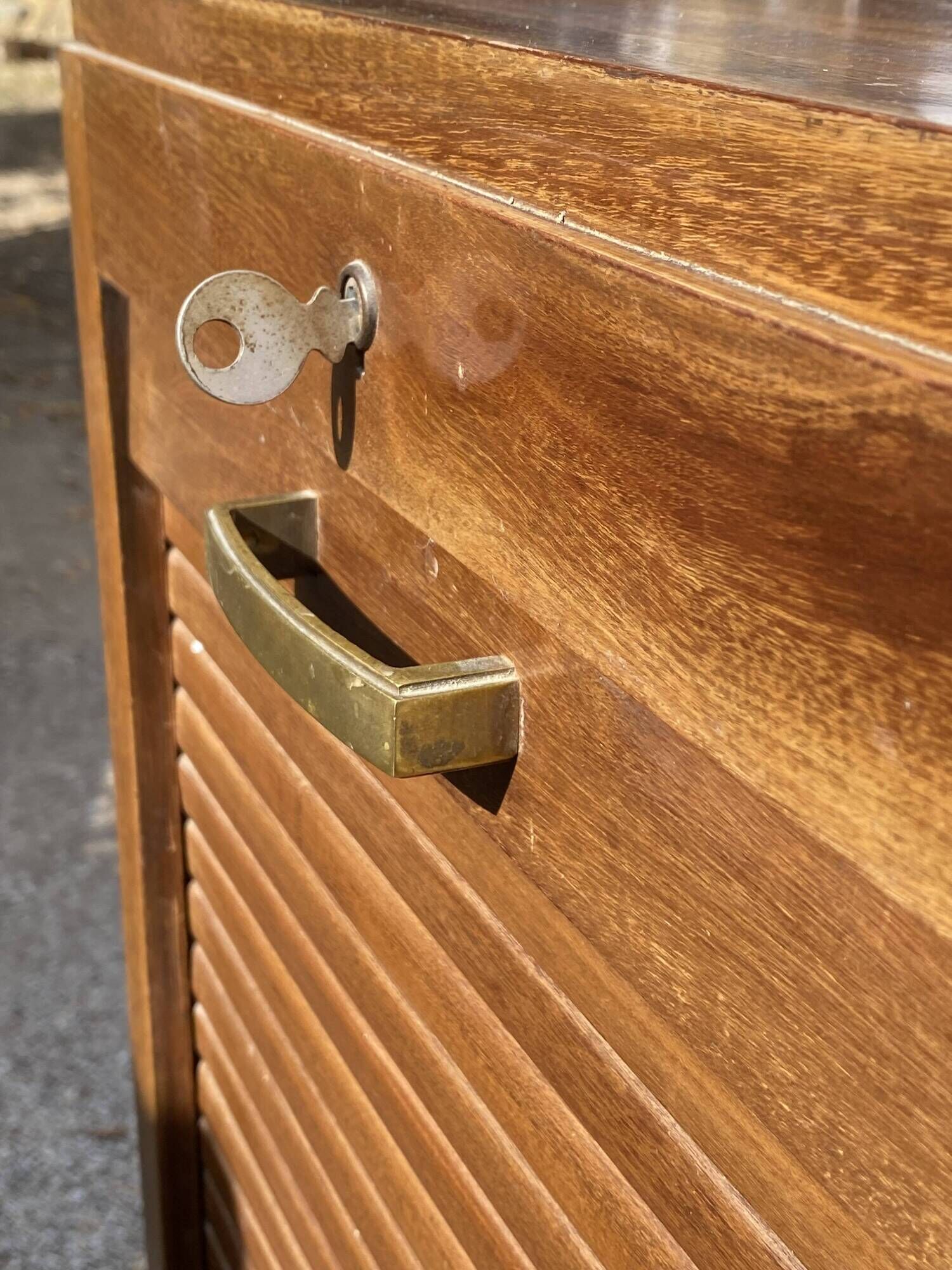 Double-column oak filing cabinet with curtains, 50.