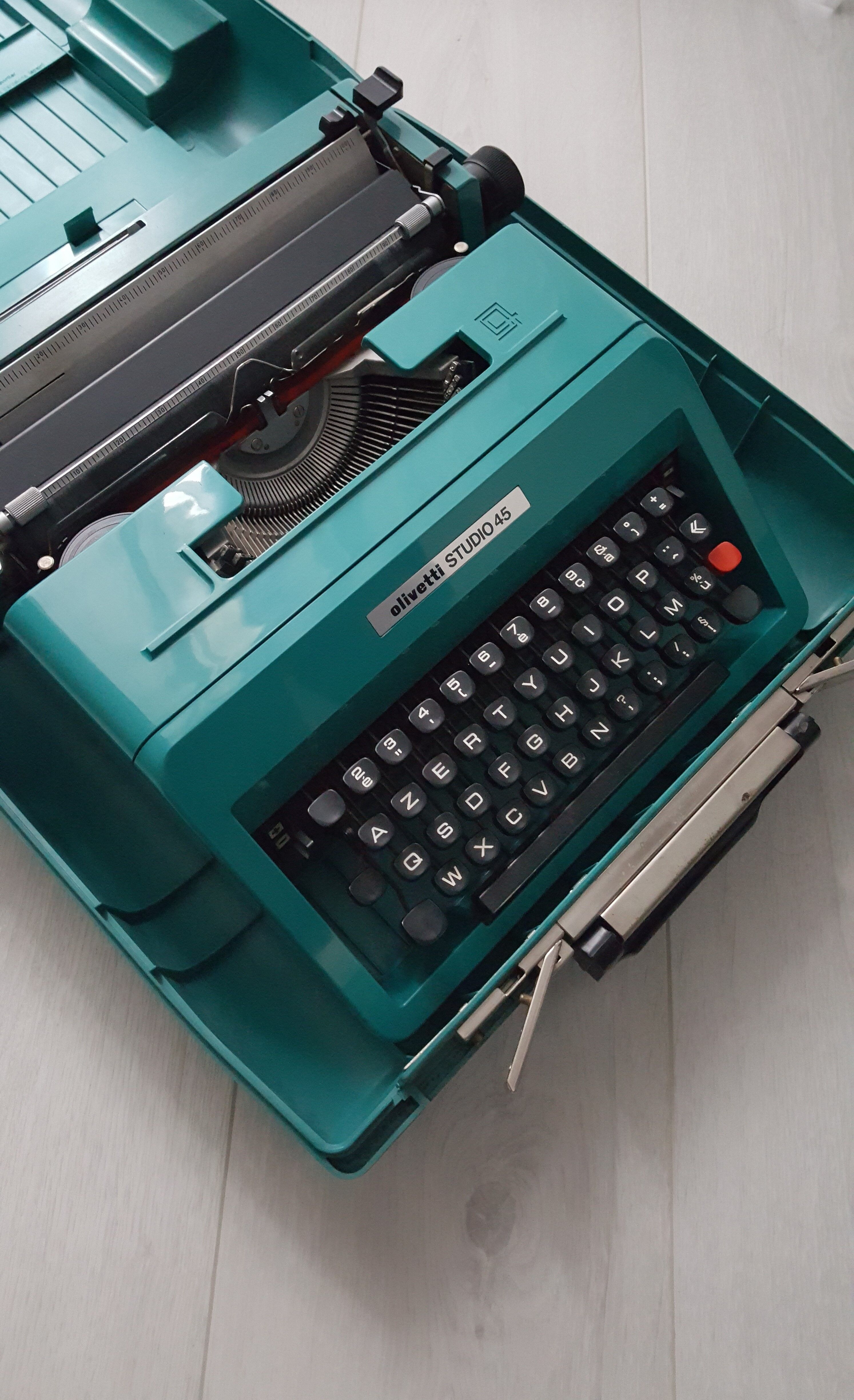 Studio 45 with his suitcase olivetti typewriter