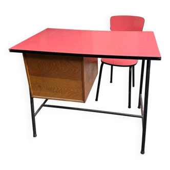 Child's desk and chair in Formica