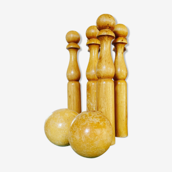 Set of 7 vintage wooden skittles and two balls