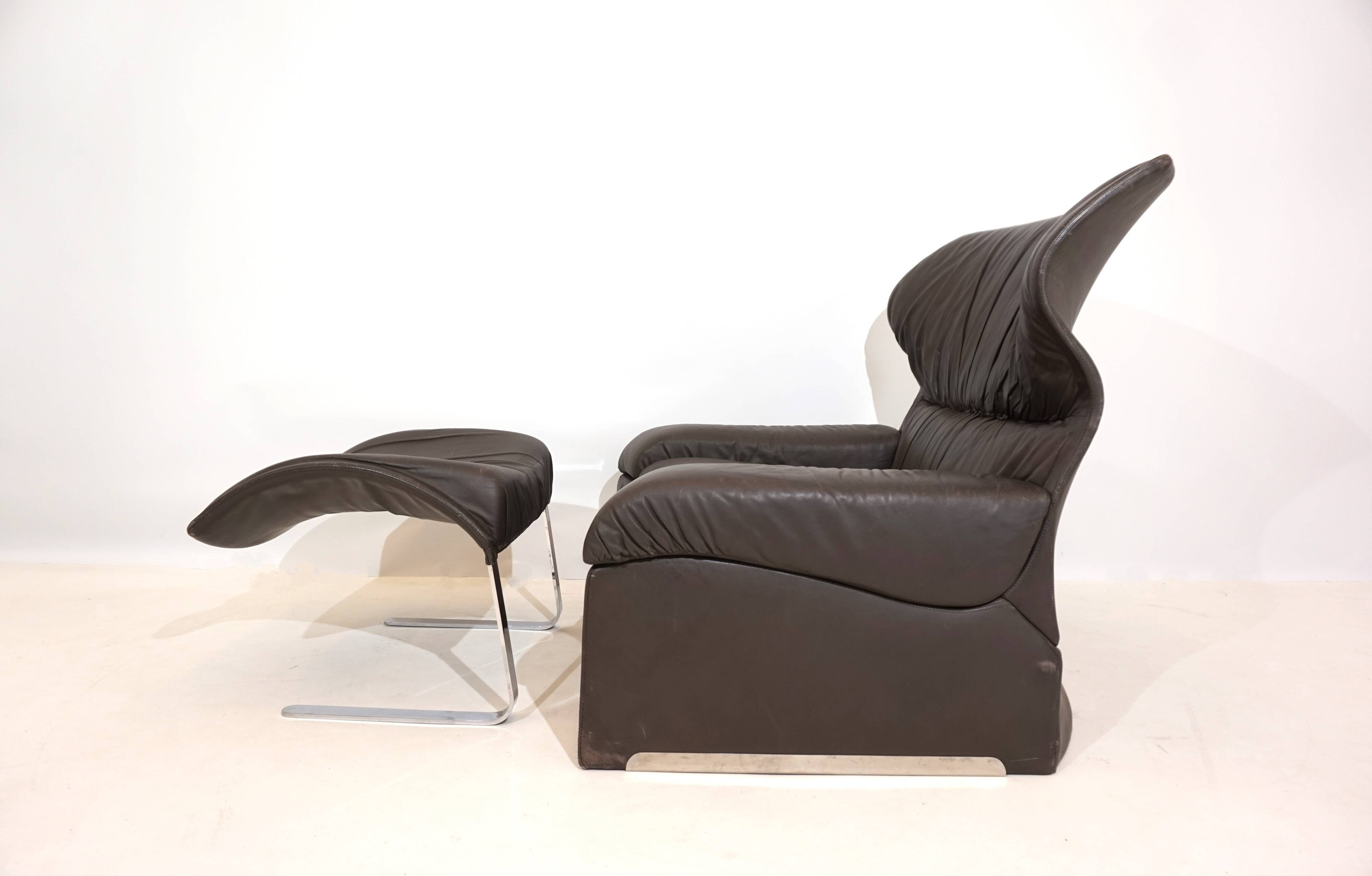Saporiti Vela Alta leather armchair with ottoman by Giovanni Offredi